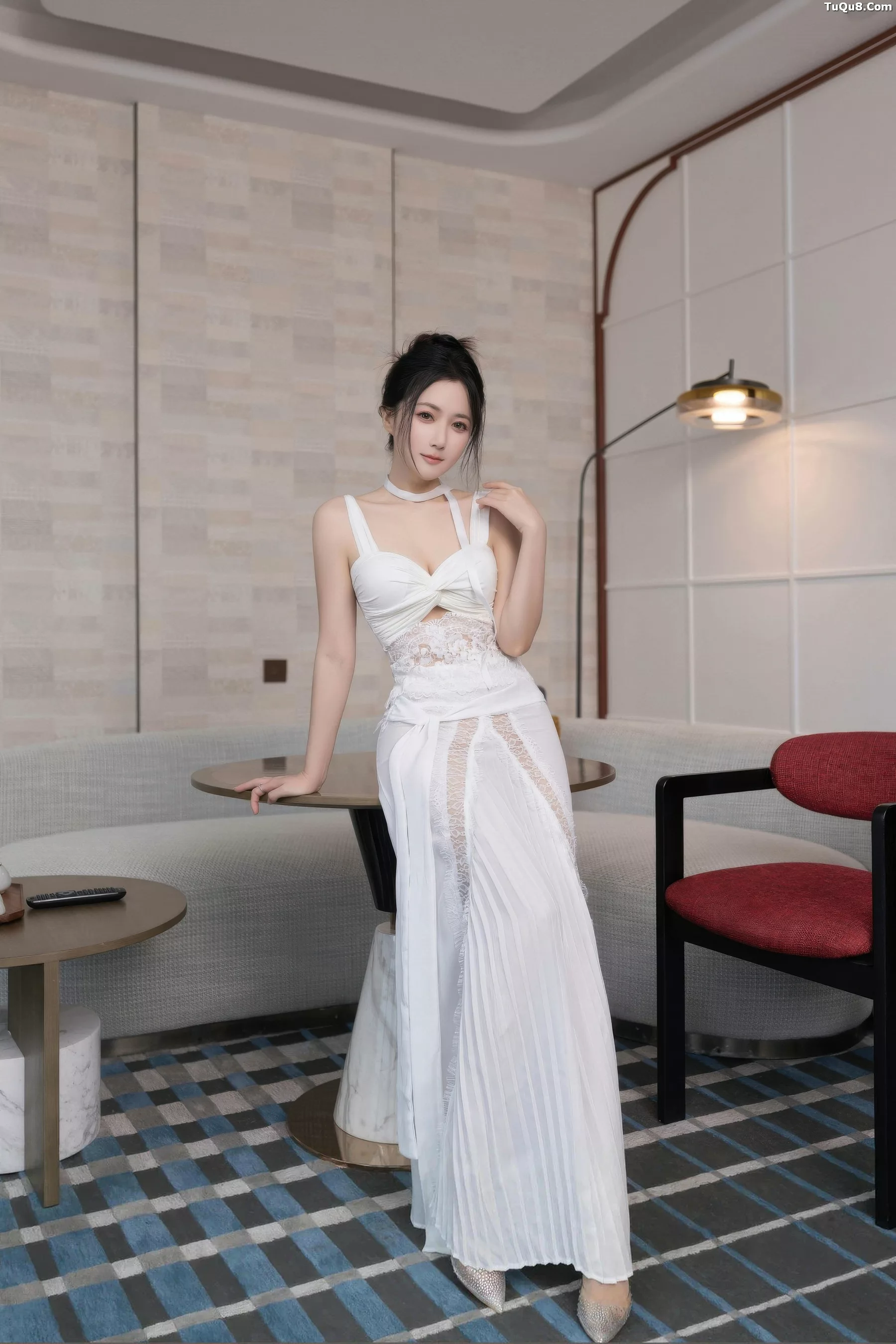 模特鱼子酱Fish性感白色长裙配超薄无内肉丝秀曼妙身姿诱惑写真76P-第1章-图片1