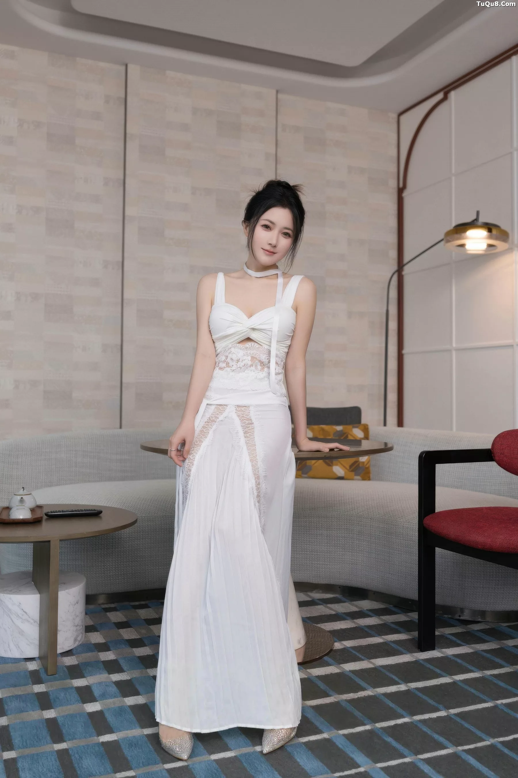 模特鱼子酱Fish性感白色长裙配超薄无内肉丝秀曼妙身姿诱惑写真76P-第1章-图片2