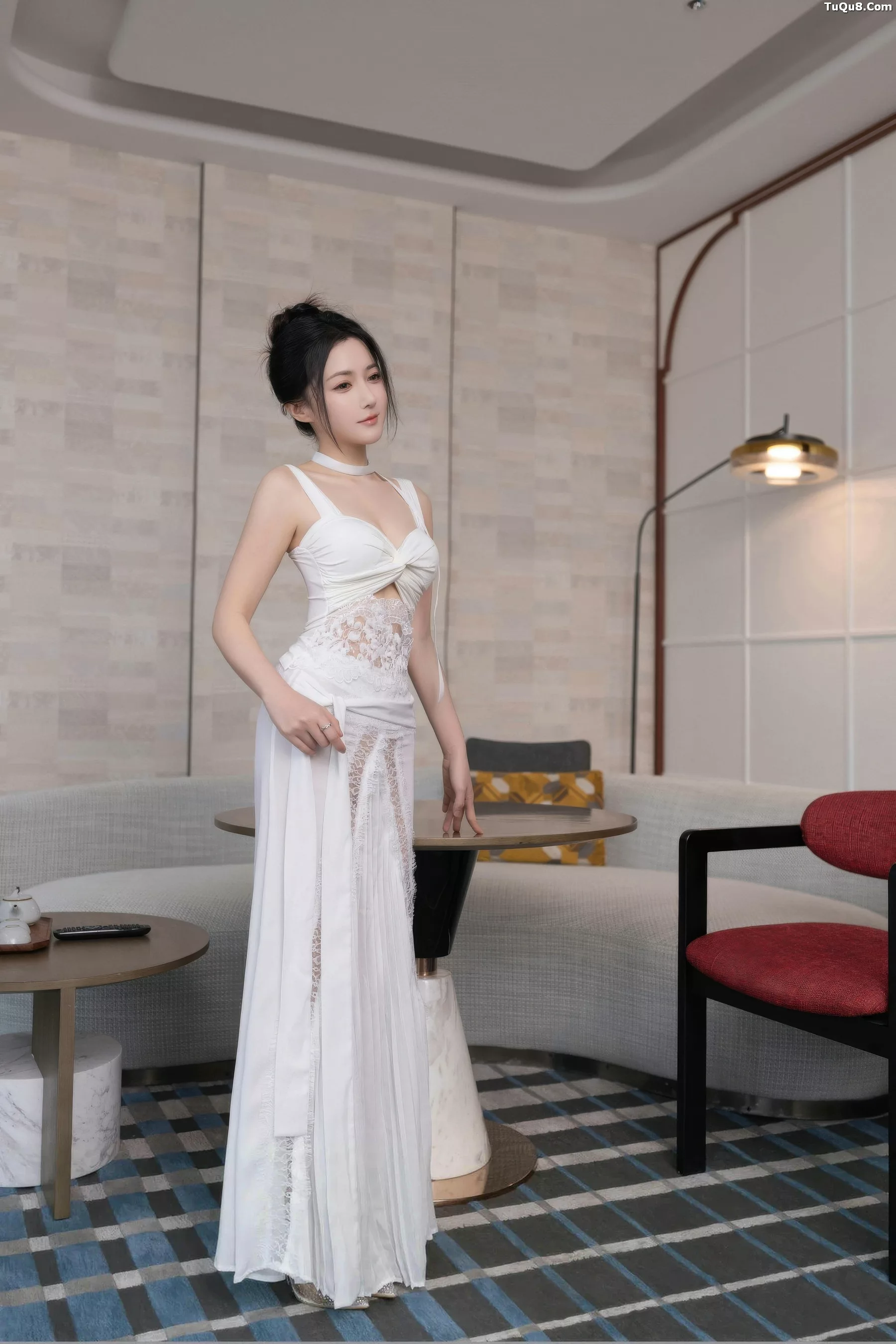 模特鱼子酱Fish性感白色长裙配超薄无内肉丝秀曼妙身姿诱惑写真76P-第1章-图片3