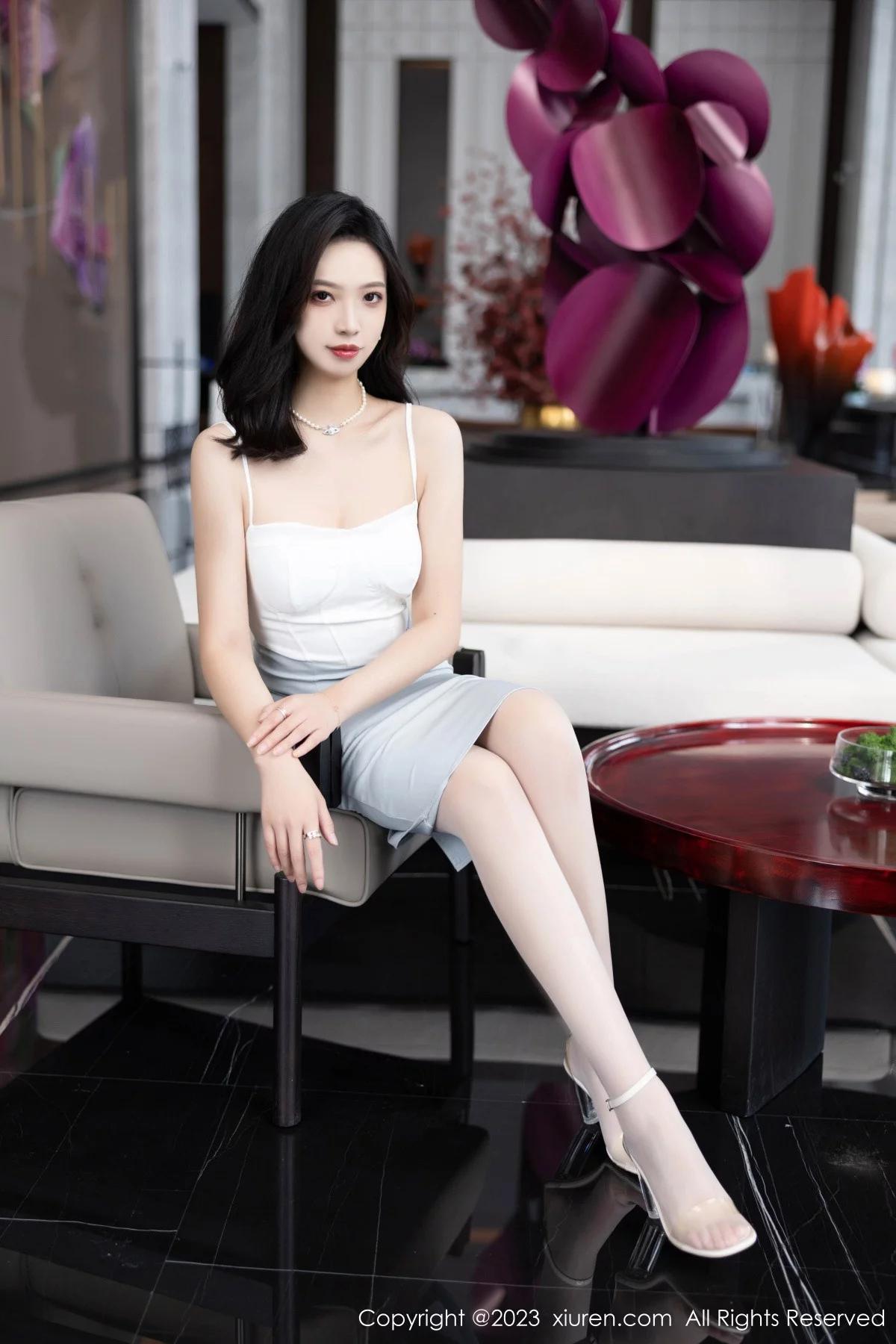 模特郑颖姗Bev白色吊带上衣半脱露蕾丝内衣秀丰腴身姿诱惑写真82P-第1章-图片1