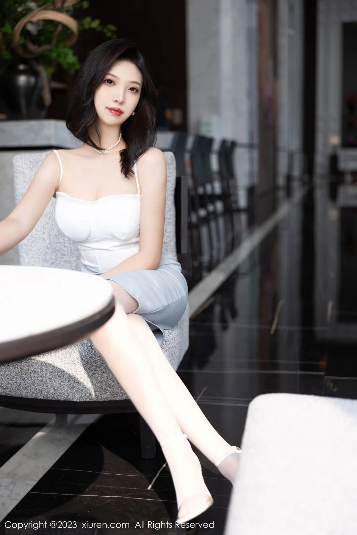 模特郑颖姗Bev白色吊带上衣半脱露蕾丝内衣秀丰腴身姿诱惑写真82P-第1章-图片3