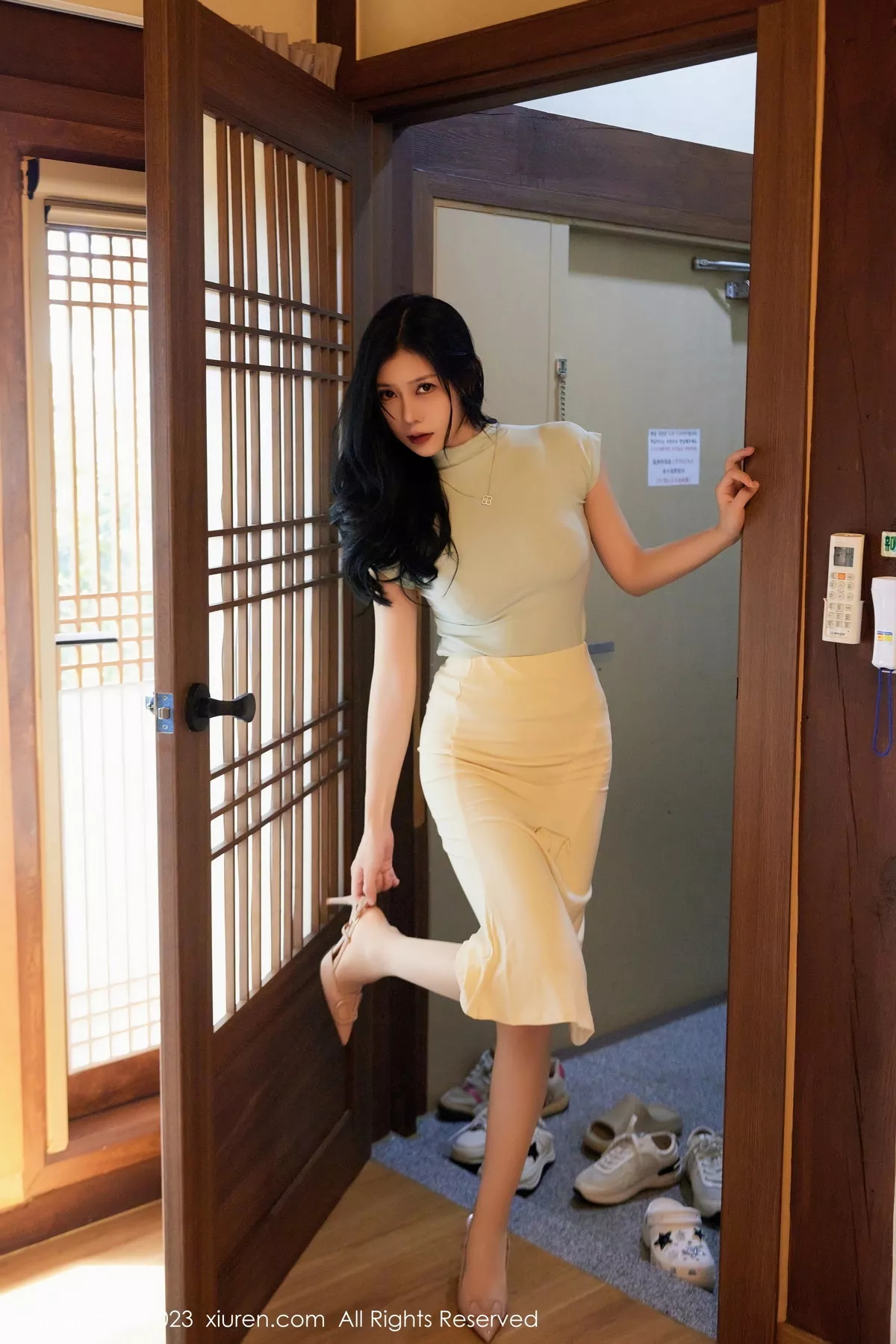 模特尹甜甜淡蓝色上衣配白色长裙露性感浅色内衣完美诱惑写真63P-第1章-图片2