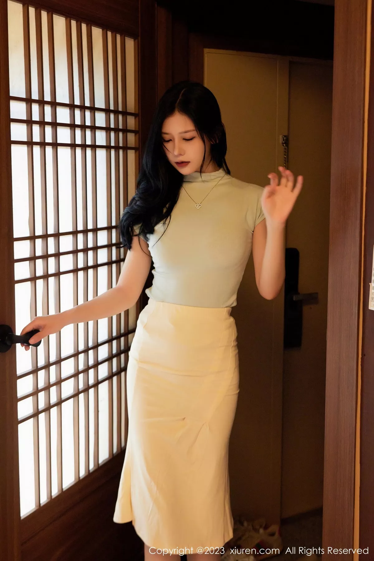 模特尹甜甜淡蓝色上衣配白色长裙露性感浅色内衣完美诱惑写真63P-第1章-图片3