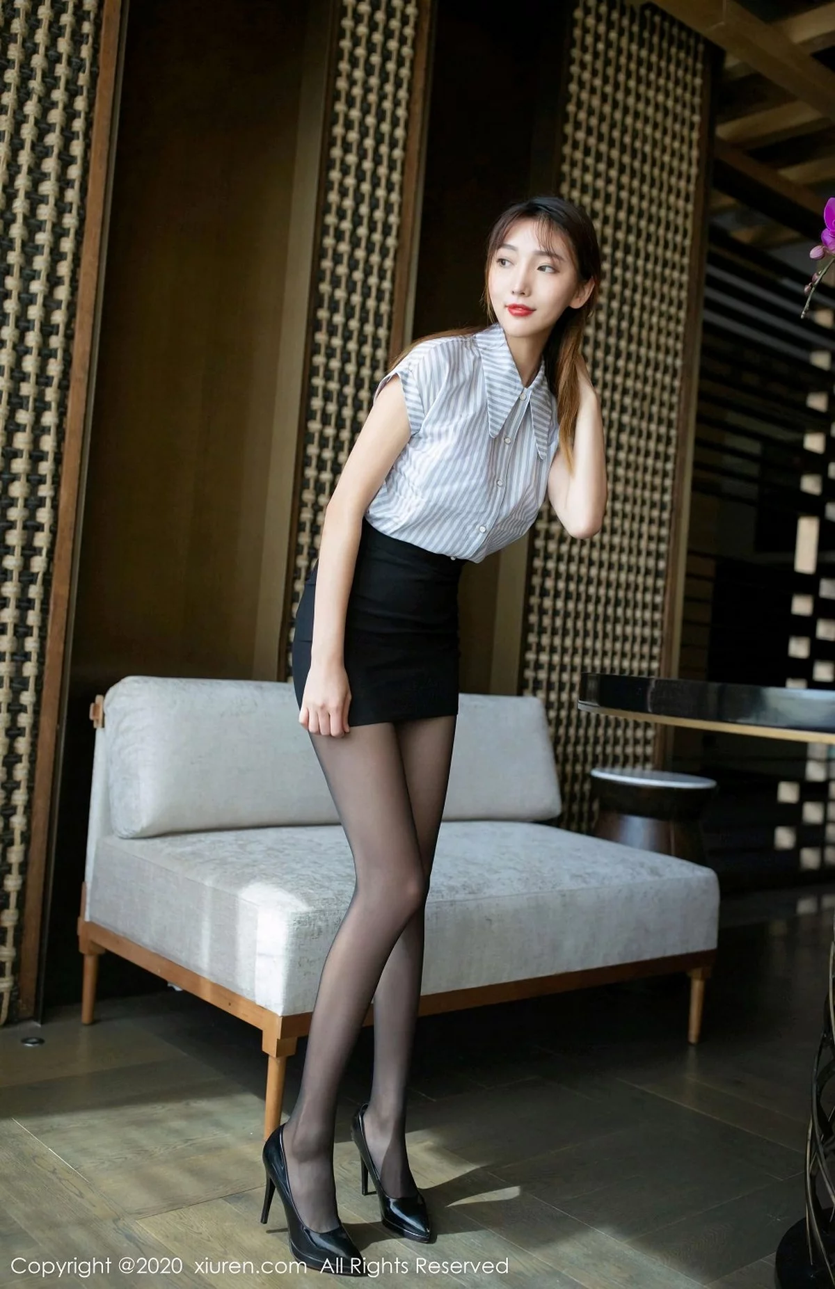 嫩模陆萱萱职场秘书制服主题黑短裙配无内黑丝裤袜极致魅惑写真55P-第1章-图片1