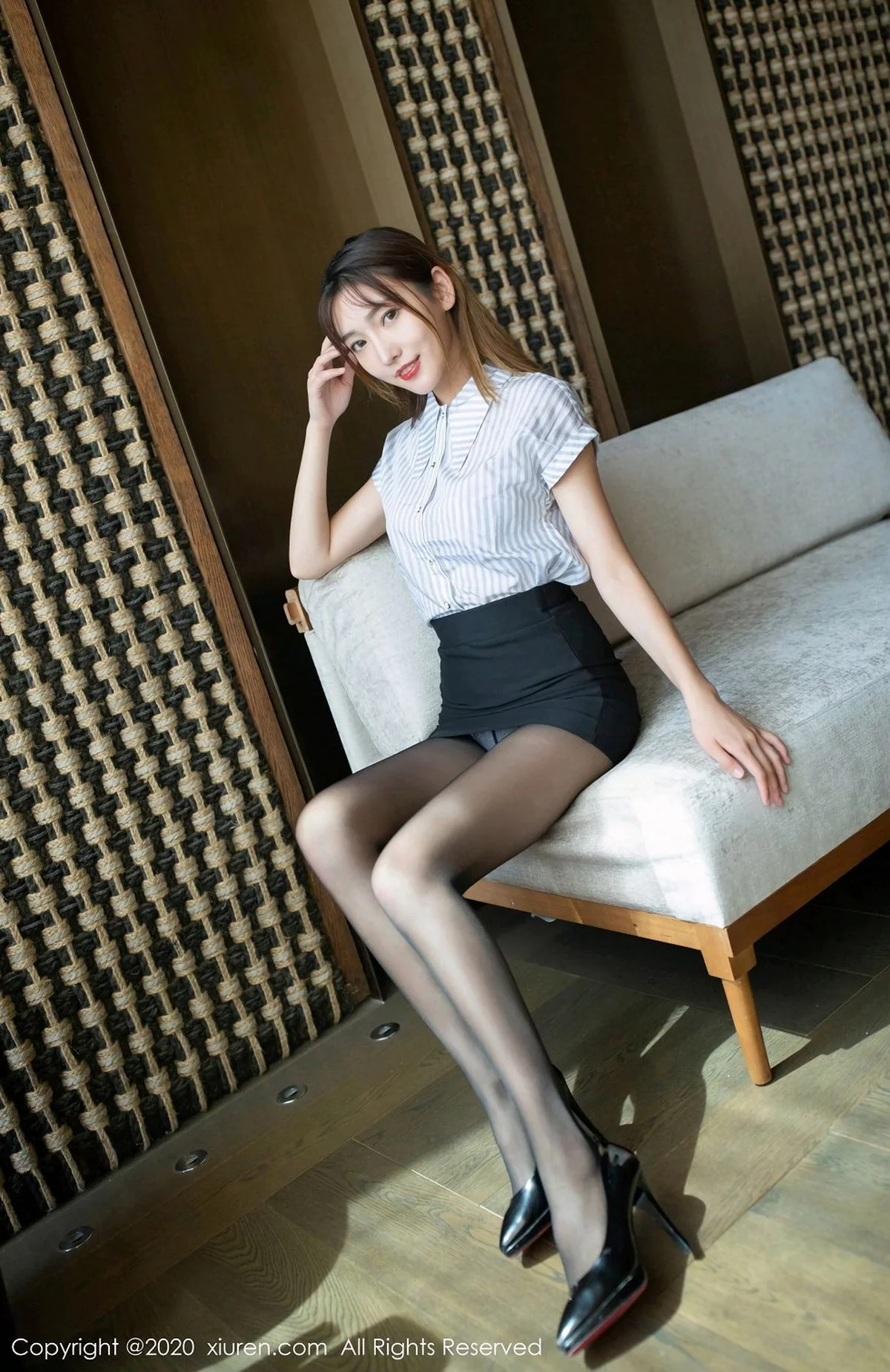 嫩模陆萱萱职场秘书制服主题黑短裙配无内黑丝裤袜极致魅惑写真55P-第1章-图片3