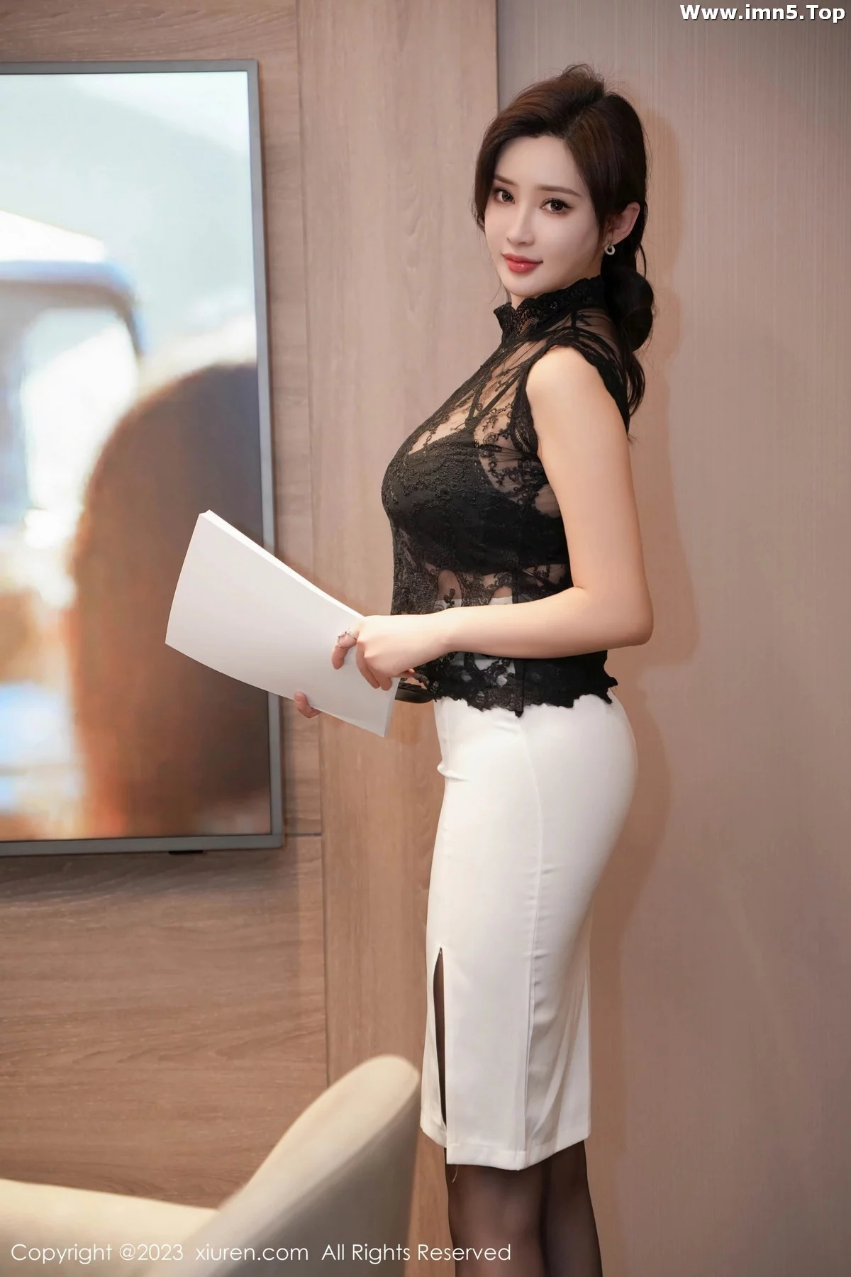 女神Carol周妍希性感黑色蕾丝上衣配白短裙露黑色内衣诱惑写真81P-第1章-图片2
