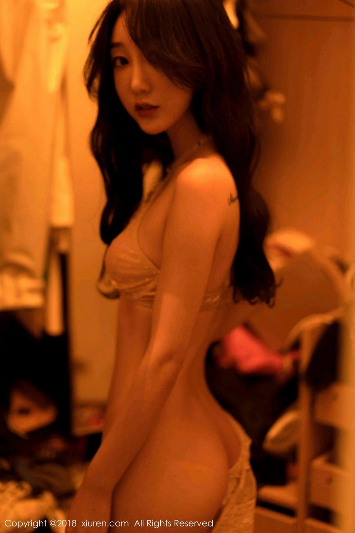 嫩模小九月浴缸里白色蕾丝内衣半脱双手挡乳火辣诱惑写真40P-第1章-图片2