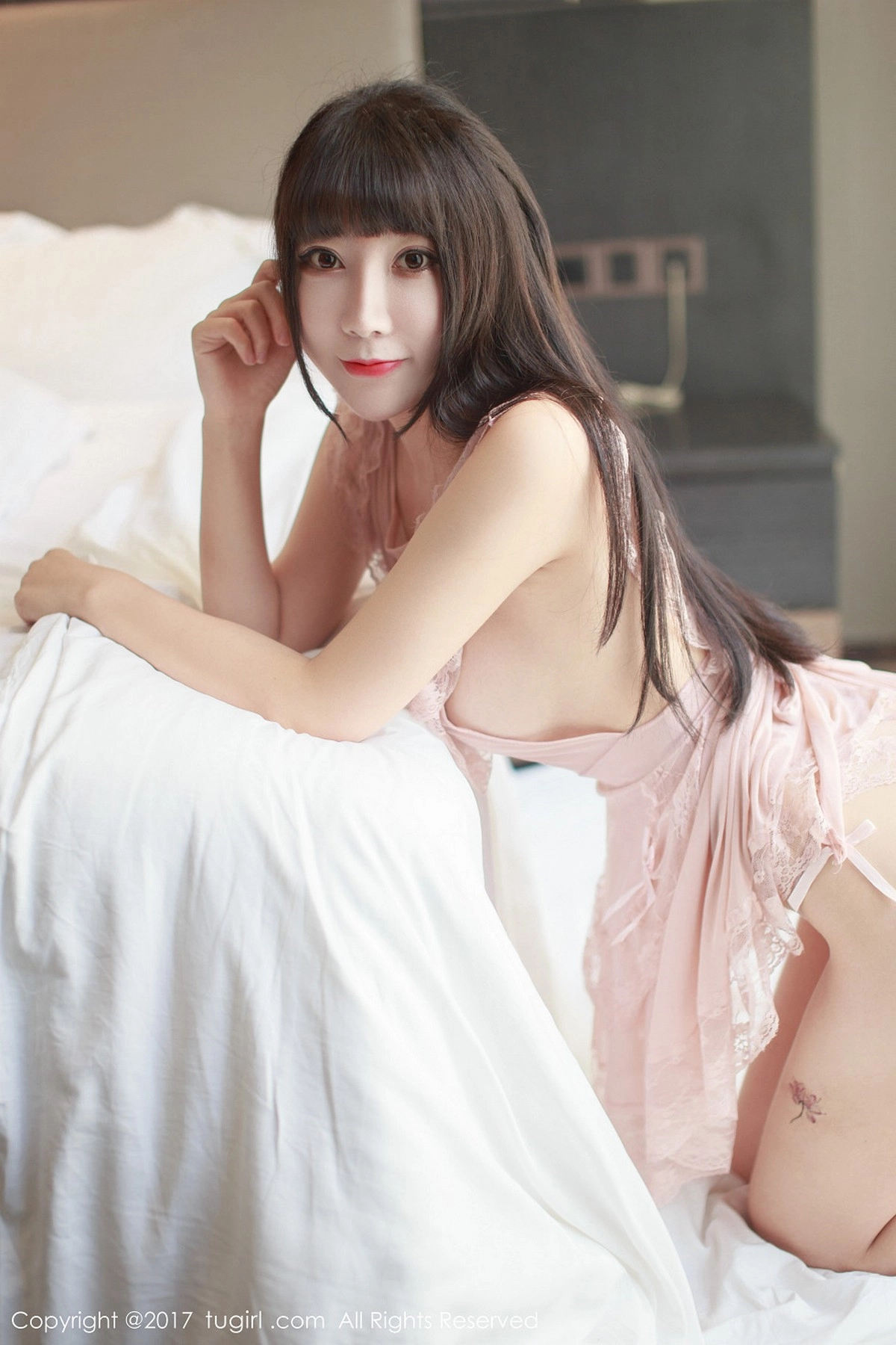 嫩模夏笑笑Summer居家私房粉红睡裙真空秀豪乳翘臀诱惑写真41P-第1章-图片1