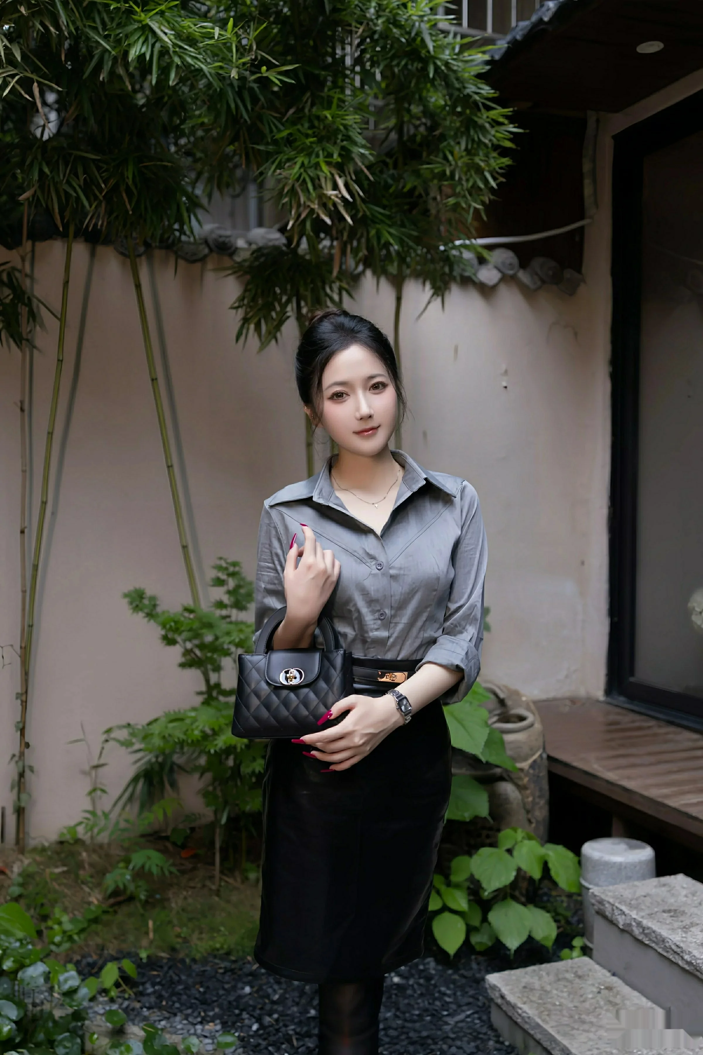 模特鱼子酱Fish性感灰色衬衫露黑色内衣秀曼妙身姿完美诱惑写真79P-第1章-图片4