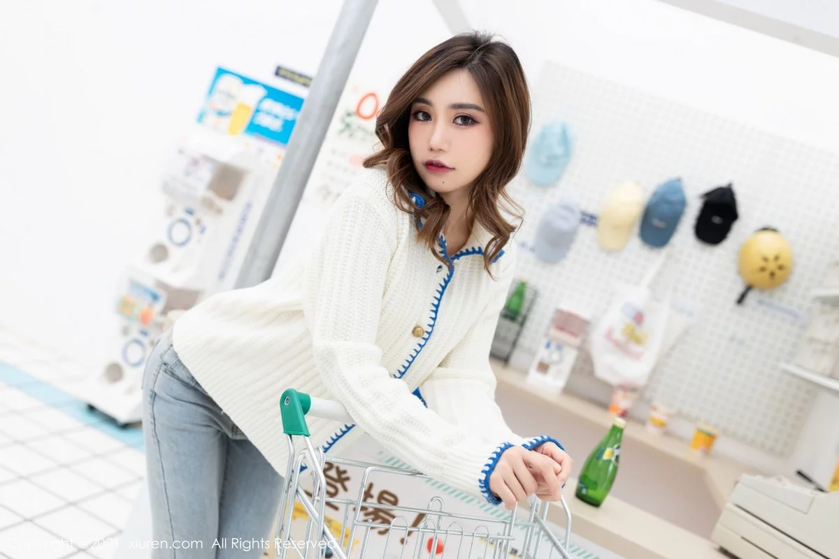 女神绮里嘉ula超市场景主题脱牛仔裤露薄透服饰撩人诱惑写真56P-第1章-图片3