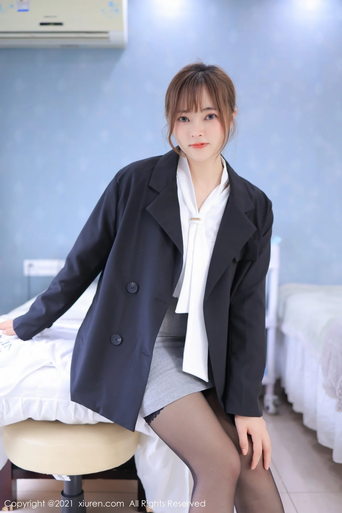模特奈沐子经典职业装OL主题私房半脱露傲人豪乳惹火诱惑写真76P-第1章-图片2