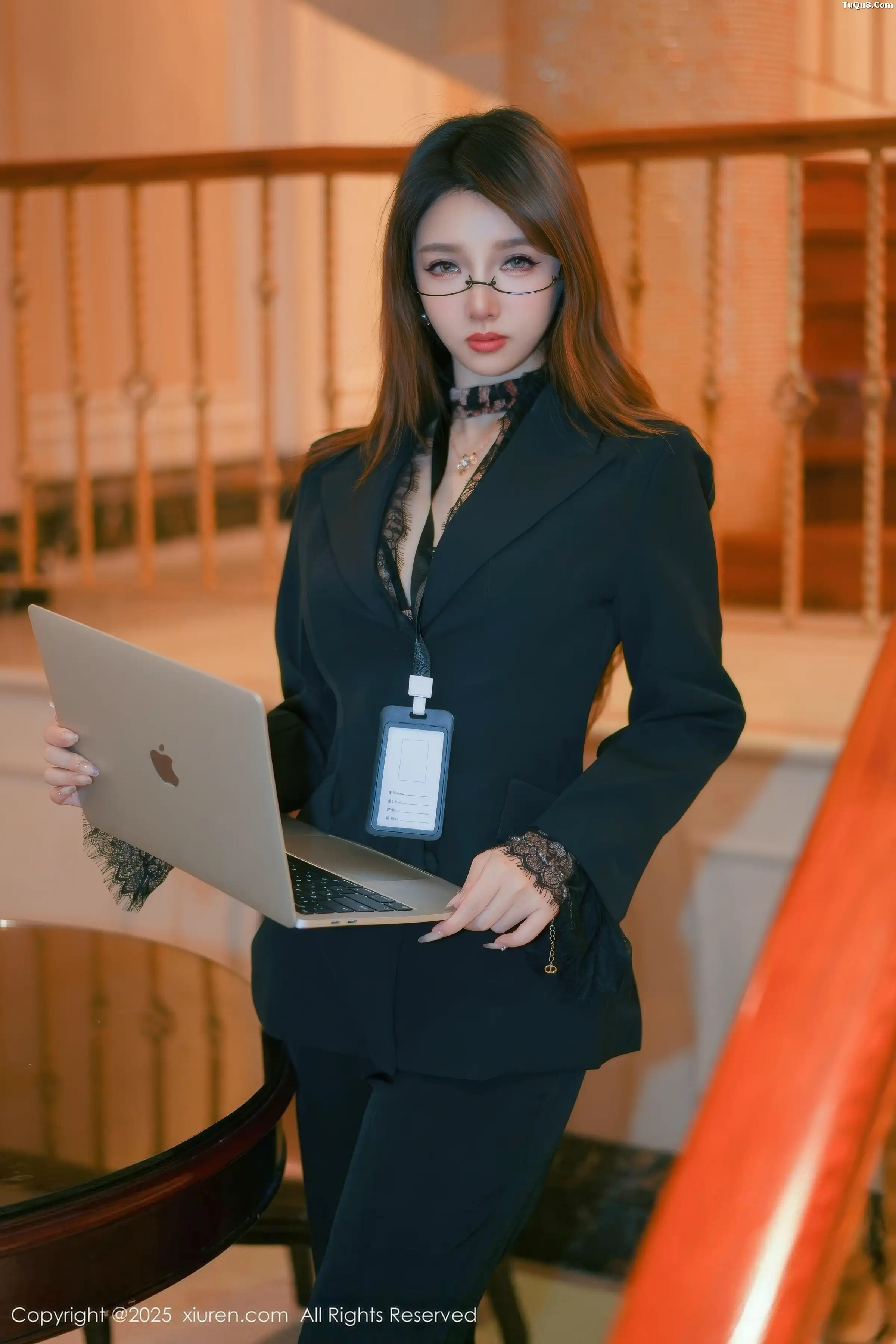 模特Twins-夭夭性感西服露豹纹内衣配闪亮黑丝秀曼妙身姿诱惑写真82P-第1章-图片1