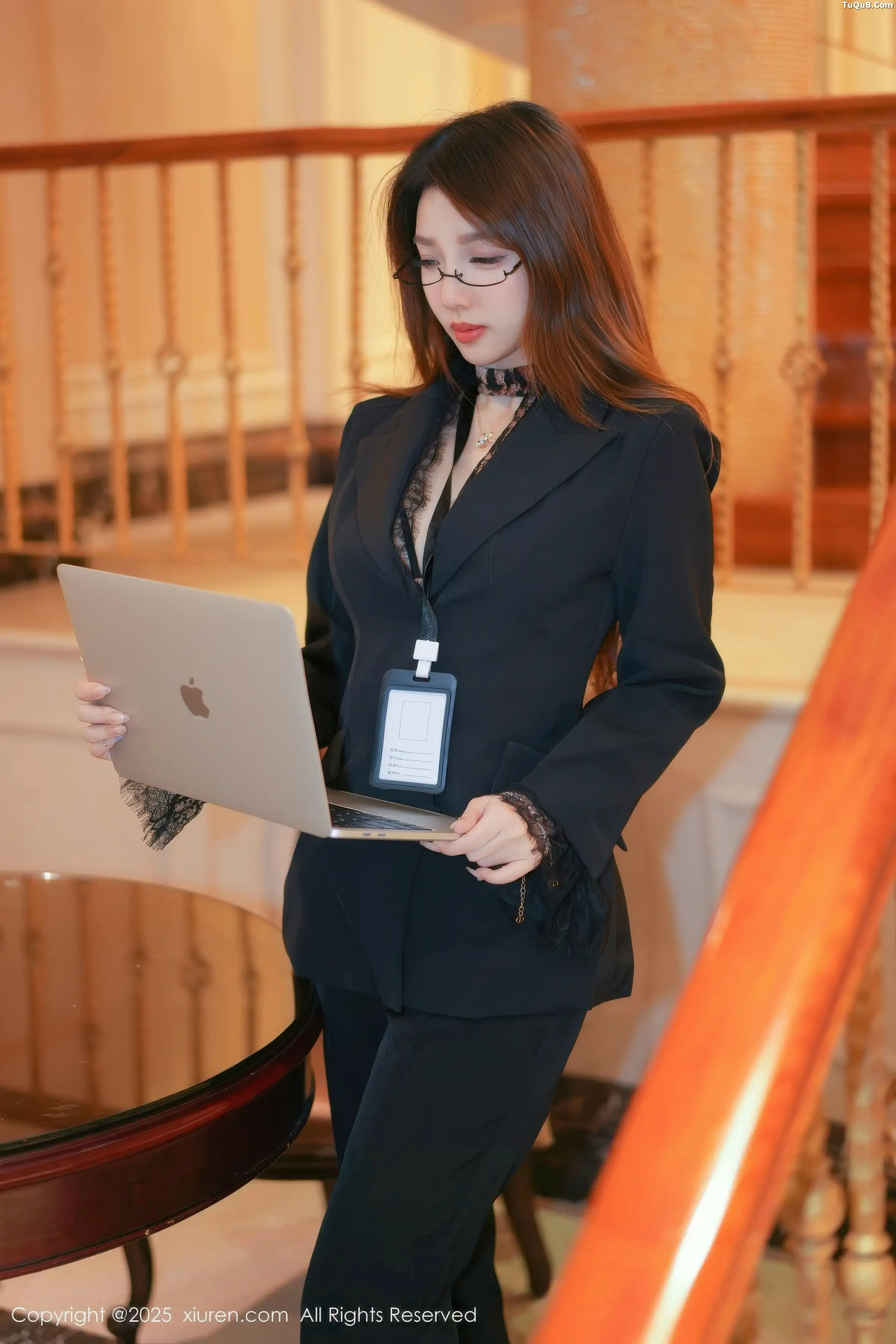 模特Twins-夭夭性感西服露豹纹内衣配闪亮黑丝秀曼妙身姿诱惑写真82P-第1章-图片2