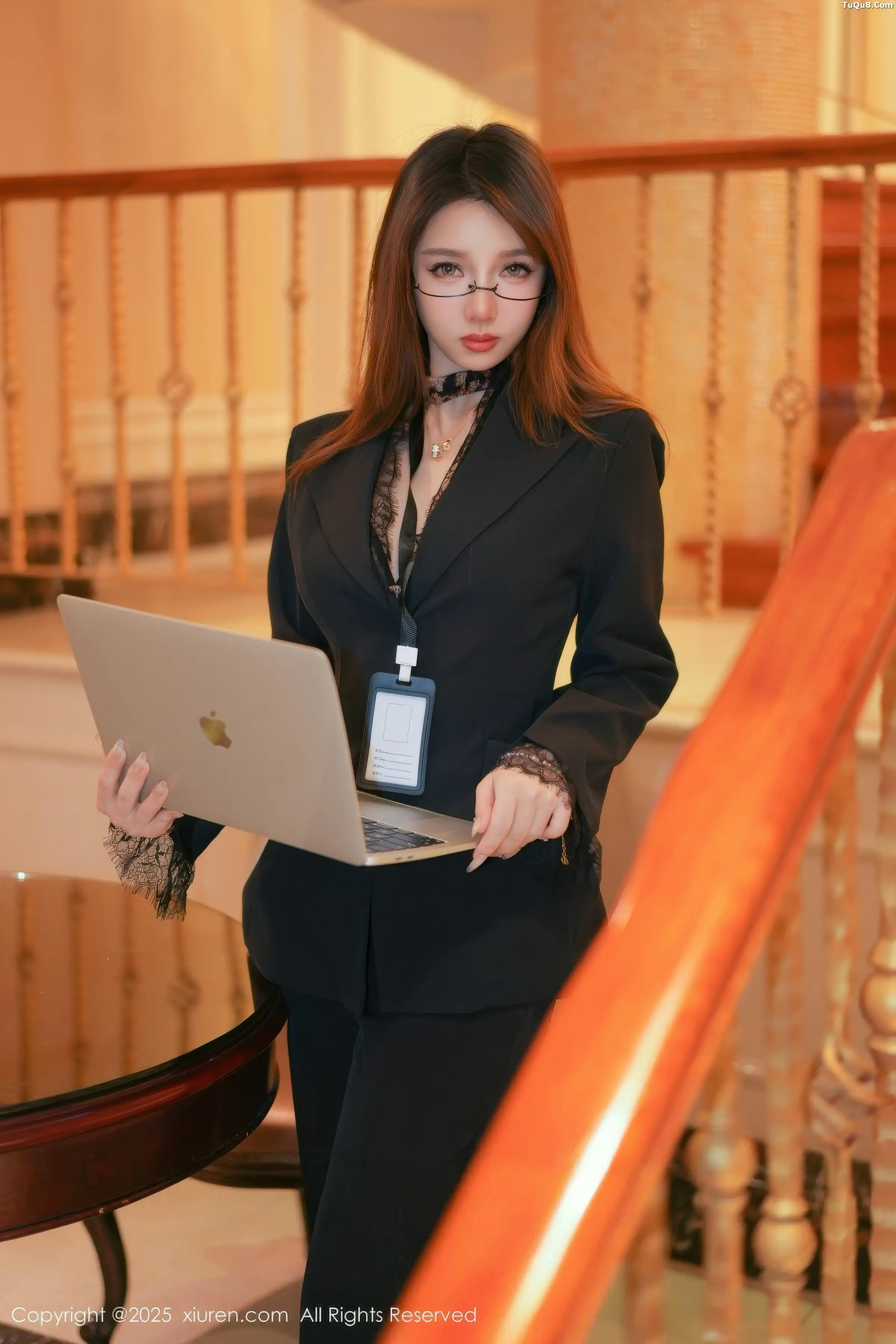 模特Twins-夭夭性感西服露豹纹内衣配闪亮黑丝秀曼妙身姿诱惑写真82P-第1章-图片3