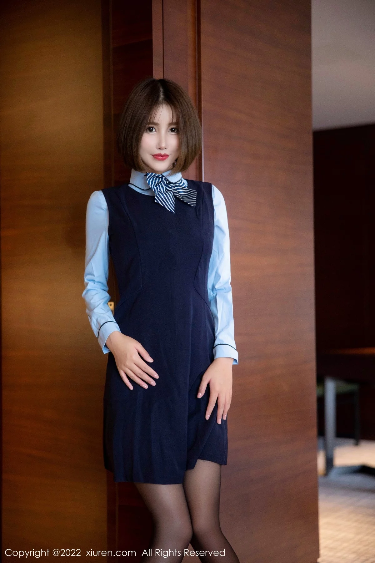 模特宋愉愉脱性感深蓝短裙制服露蕾丝内衣配超薄黑丝诱惑写真85P-第1章-图片2
