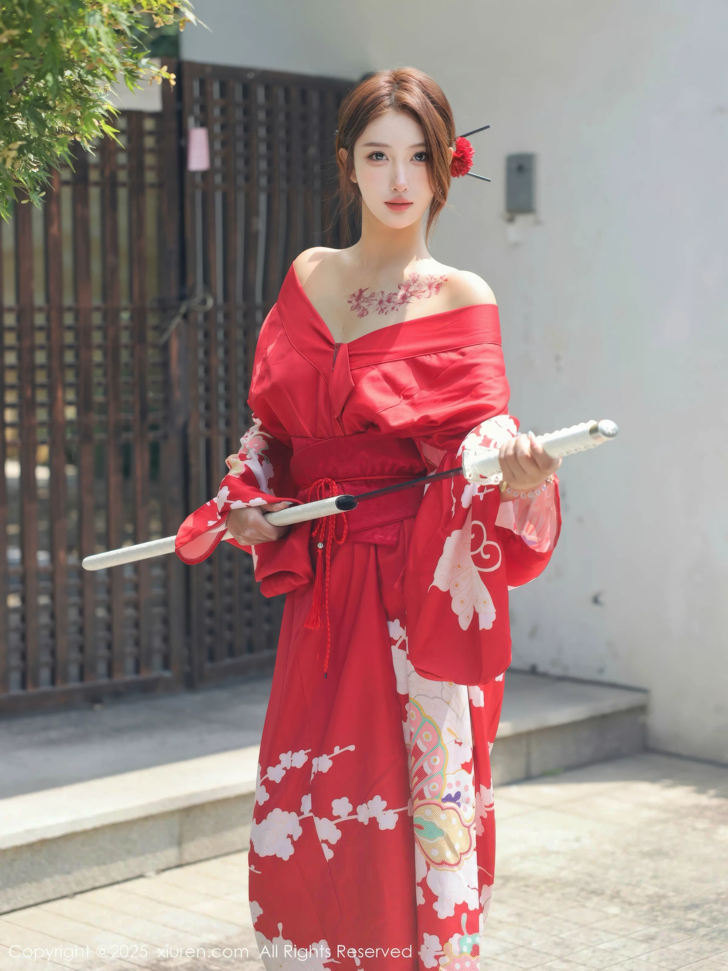 模特金允希Yuki户外性感红色和服半脱秀完美身材惹火诱惑写真80P-第1章-图片1