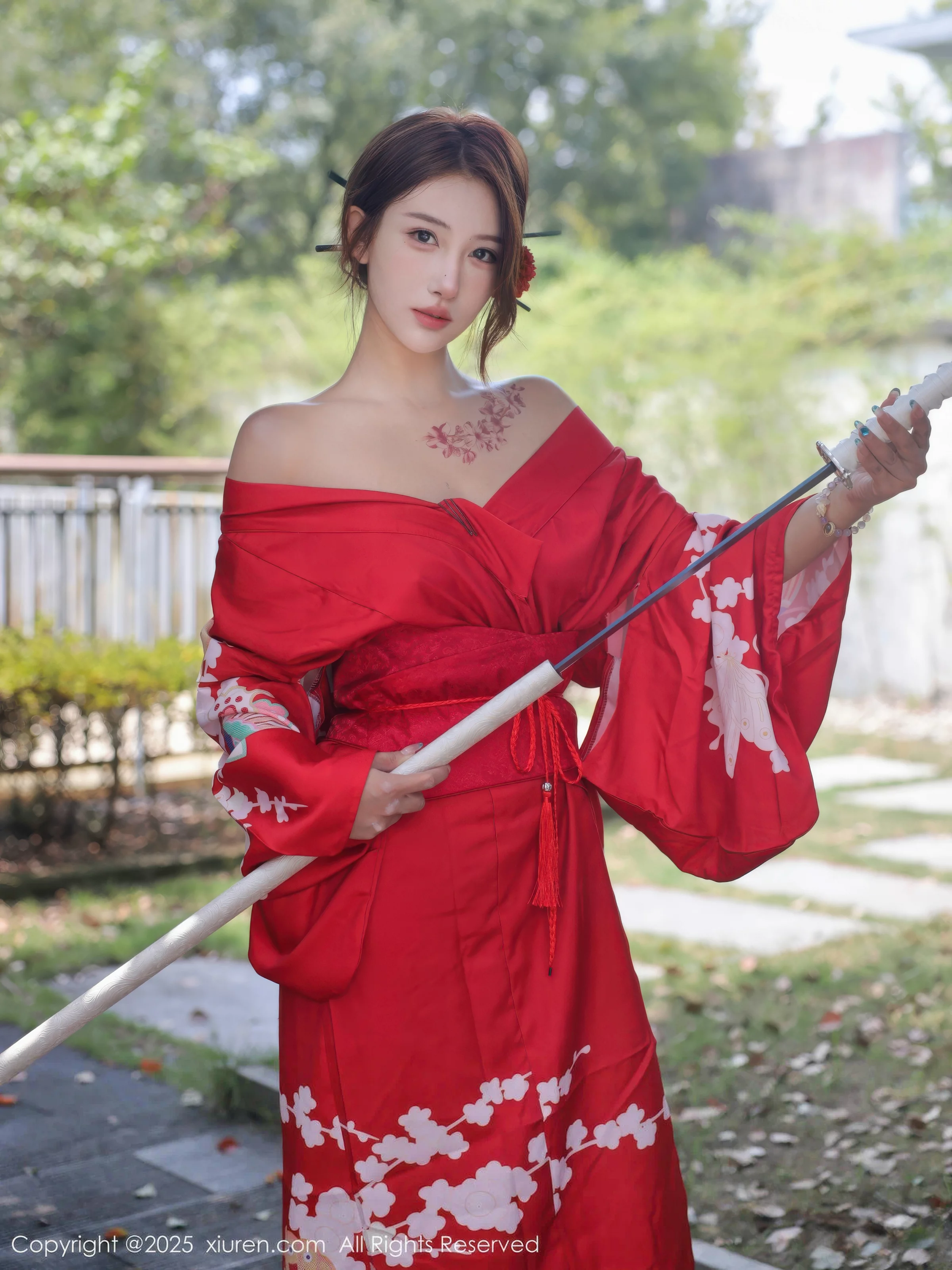 模特金允希Yuki户外性感红色和服半脱秀完美身材惹火诱惑写真80P-第1章-图片4