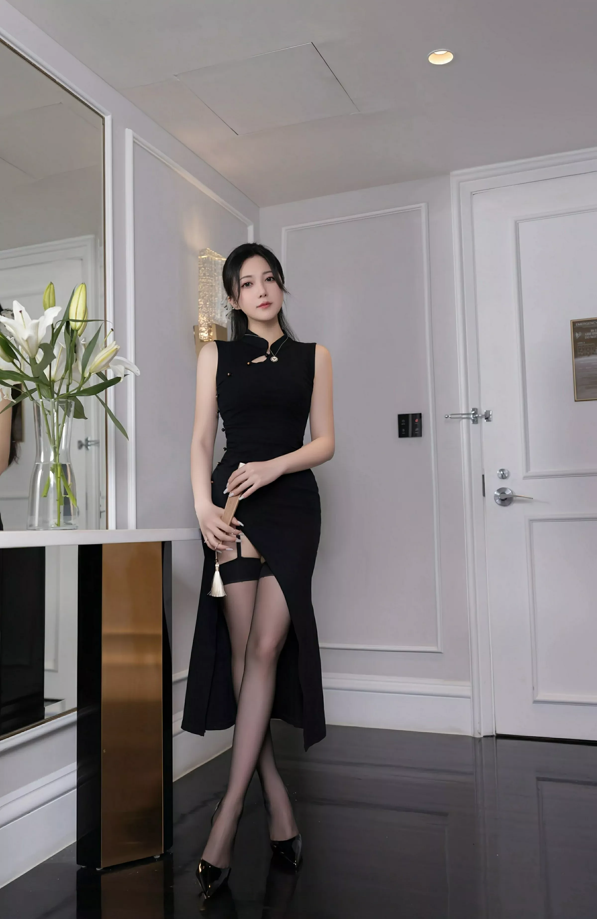 模特鱼子酱Fish性感黑色连衣长裙露黑色内衣秀婀娜身段诱惑写真80P-第1章-图片4