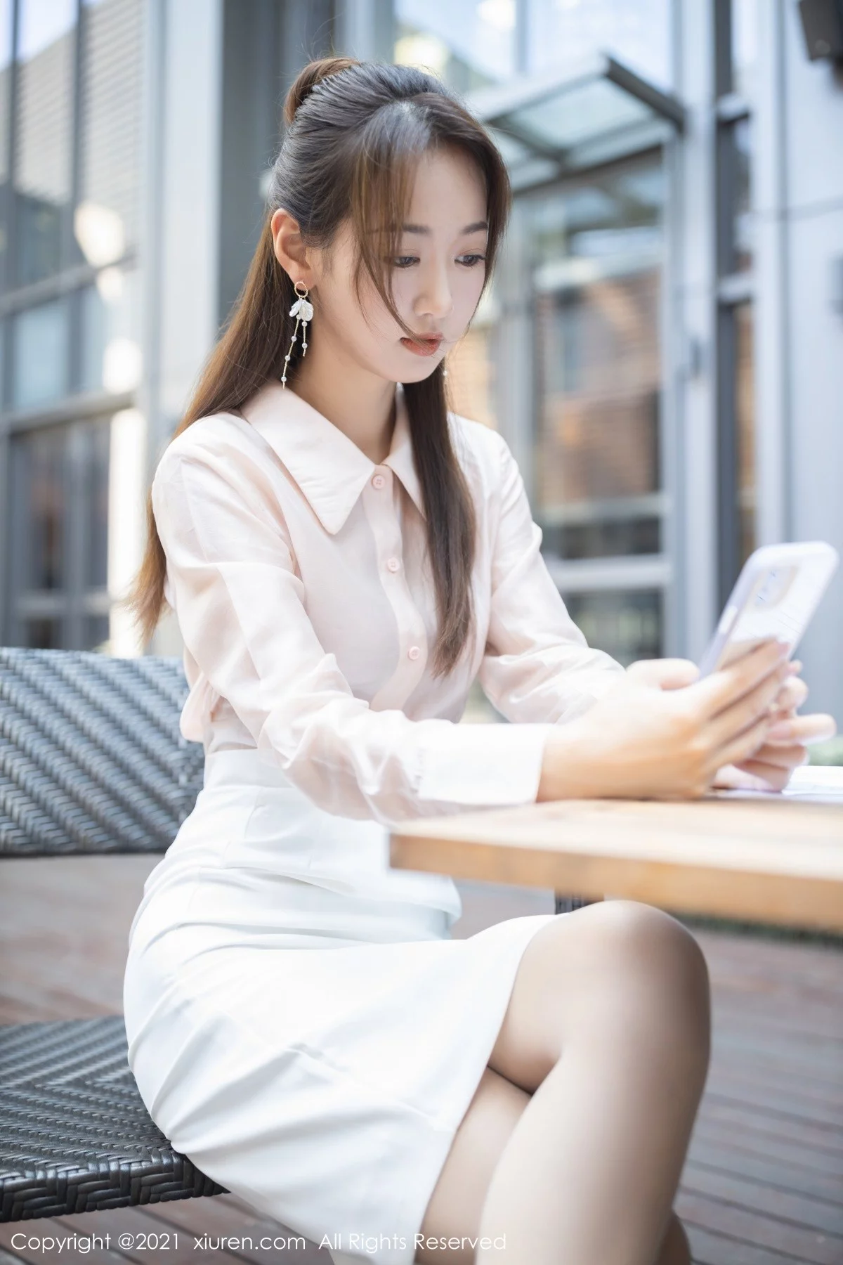 模特唐安琪私房性感粉色衬衫配白短裙半脱秀完美身材诱惑写真90P-第1章-图片3
