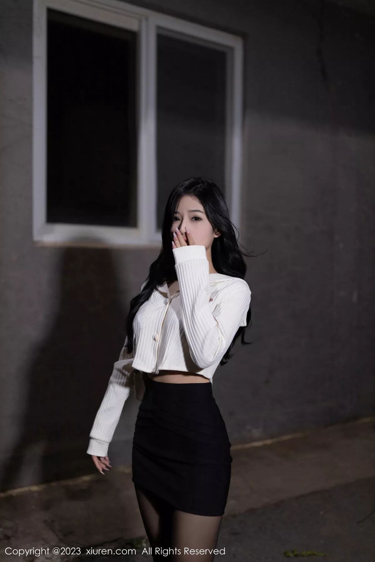 模特谭小灵性感白T配黑短裙露红色内衣秀惹火身段完美诱惑写真74P-第1章-图片2