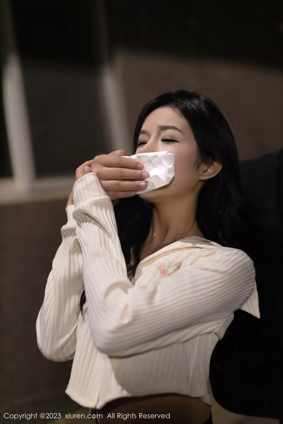 模特谭小灵性感白T配黑短裙露红色内衣秀惹火身段完美诱惑写真74P-第1章-图片3