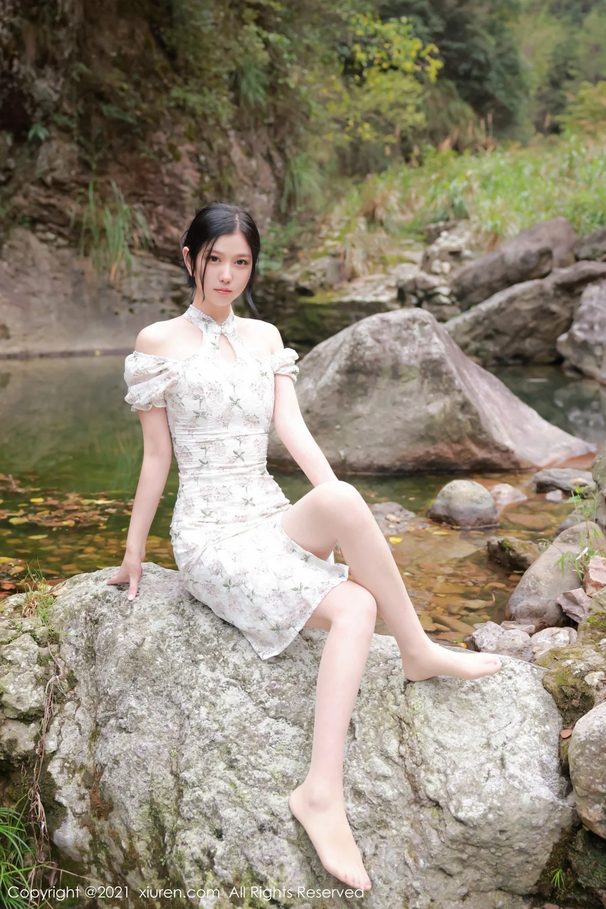 模特李雅柔大理旅拍户外山间性感服饰配肉丝裤袜撩人诱惑写真48P-第1章-图片1