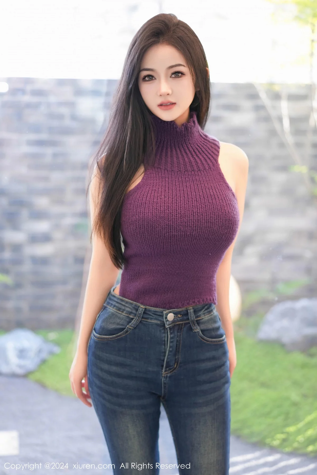 模特谭小灵性感紫色上衣配牛仔裤露超薄肉丝秀丰腴身姿诱惑写真75P-第1章-图片1
