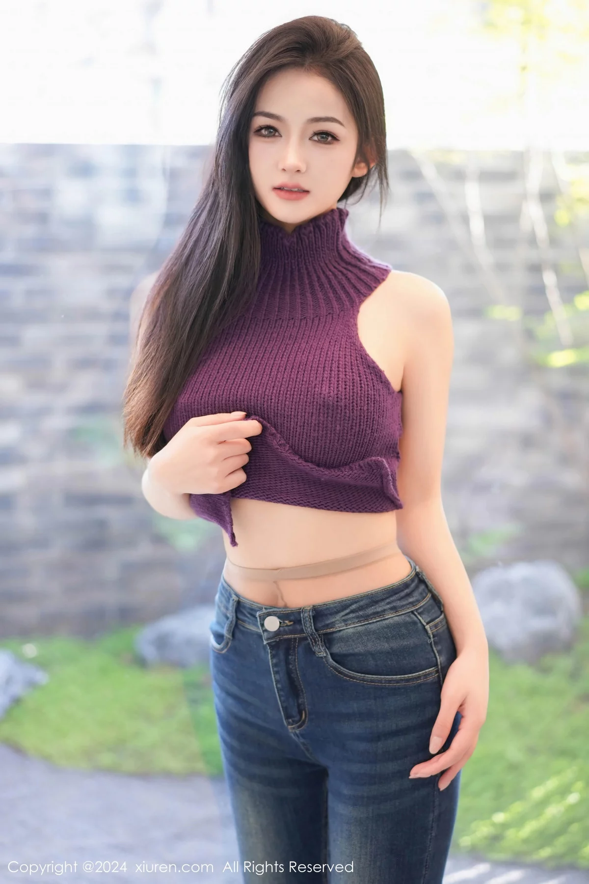 模特谭小灵性感紫色上衣配牛仔裤露超薄肉丝秀丰腴身姿诱惑写真75P-第1章-图片2