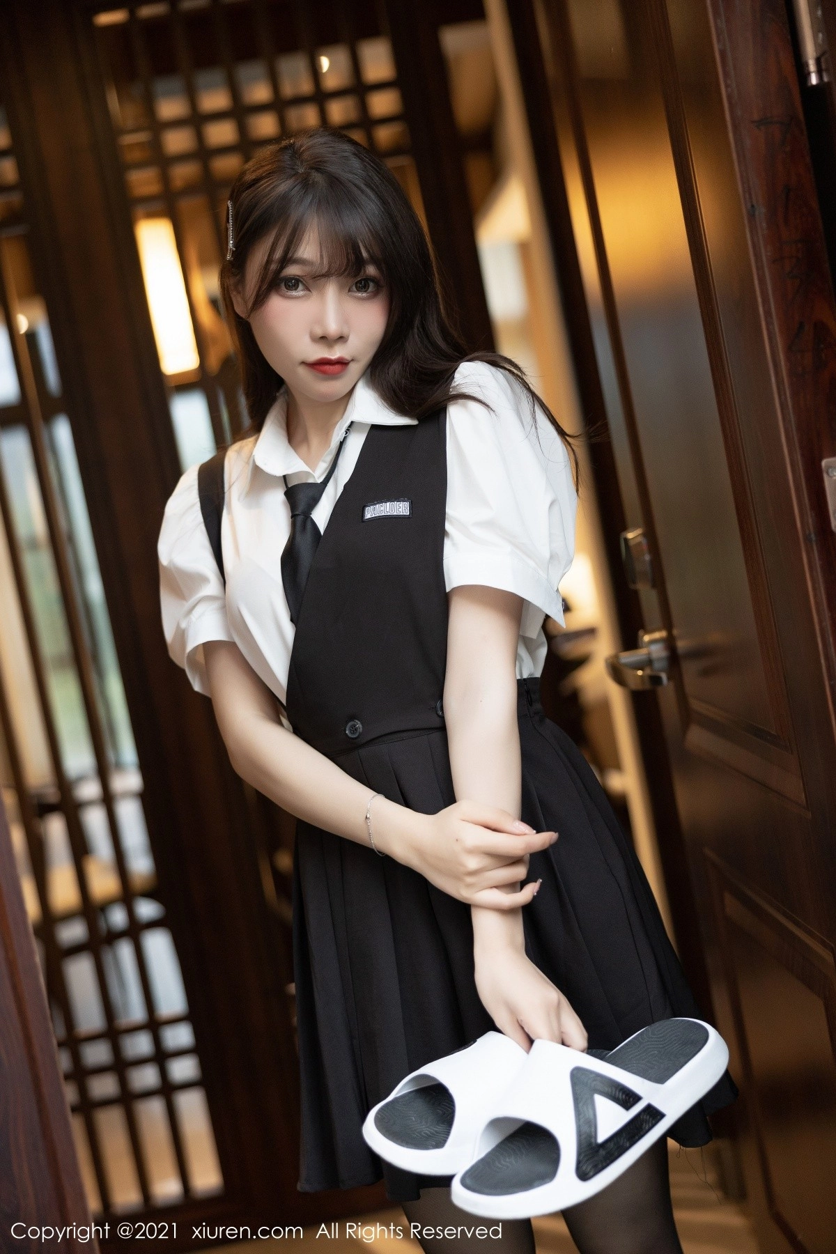 女神芝芝Booty女仆剧情主题私房黑色内衣配白色吊袜诱惑写真101P-第1章-图片3