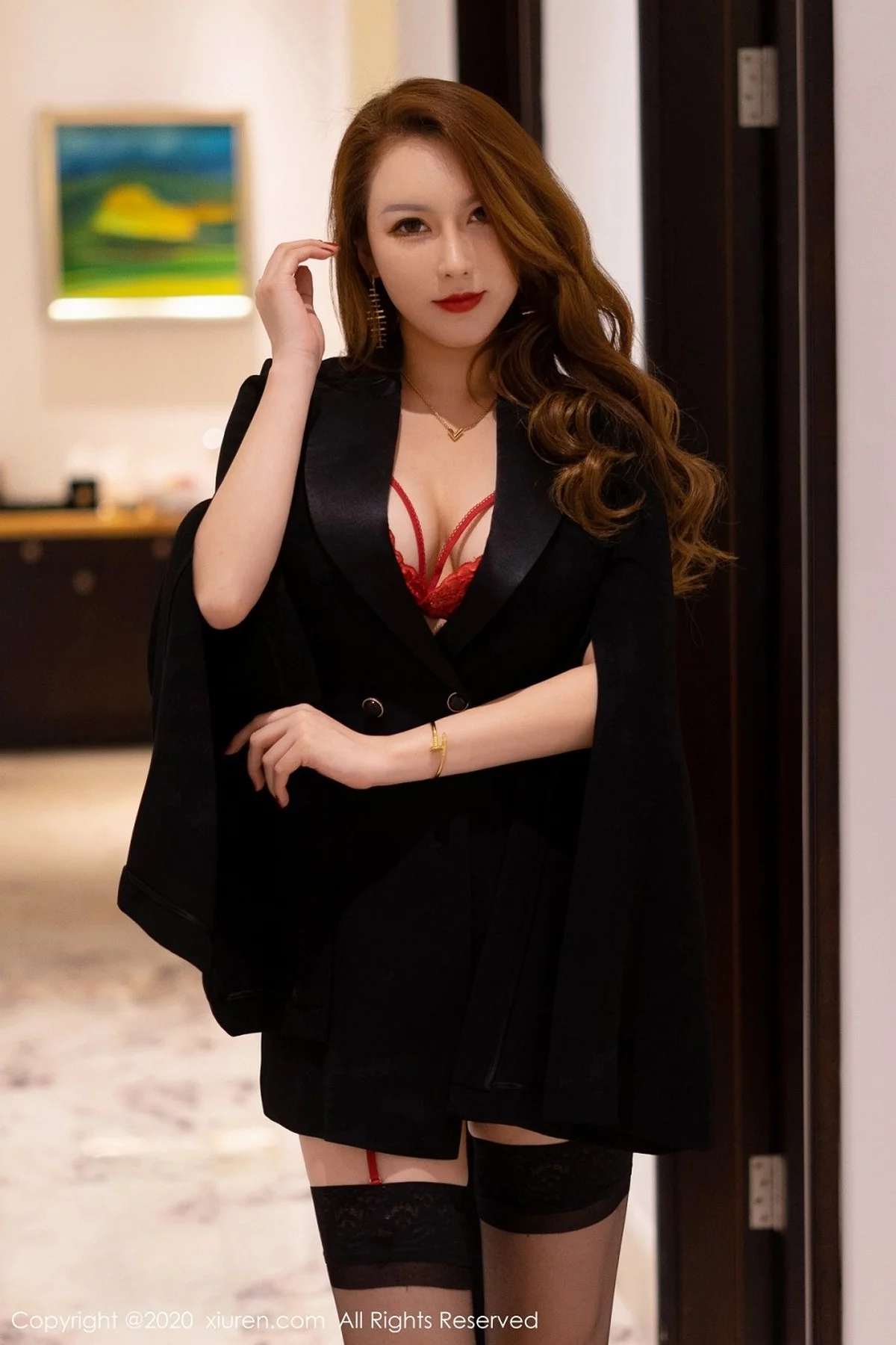 女神Egg-尤妮丝三亚旅拍私房红色蕾丝内衣配黑丝吊袜极致魅惑写真49P-第1章-图片1