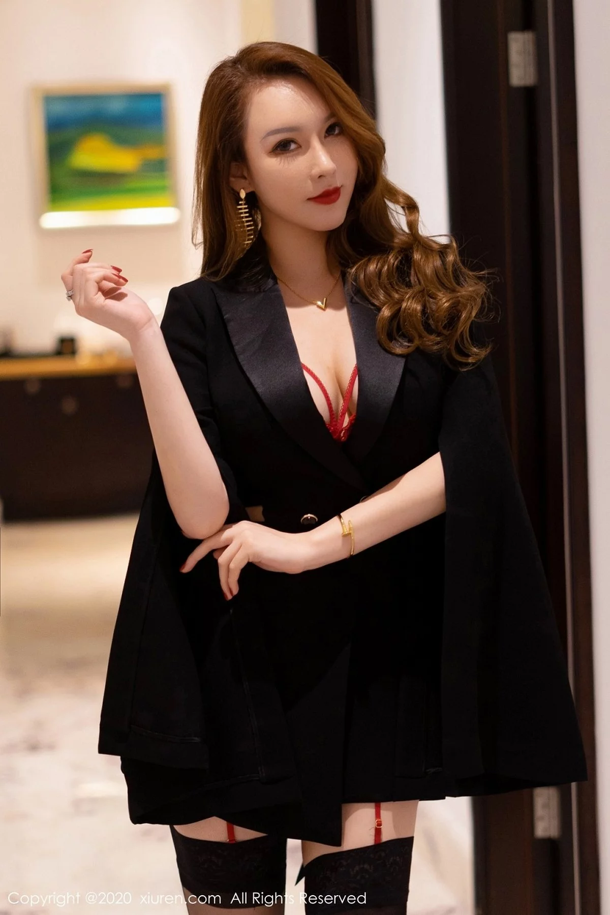 女神Egg-尤妮丝三亚旅拍私房红色蕾丝内衣配黑丝吊袜极致魅惑写真49P-第1章-图片2