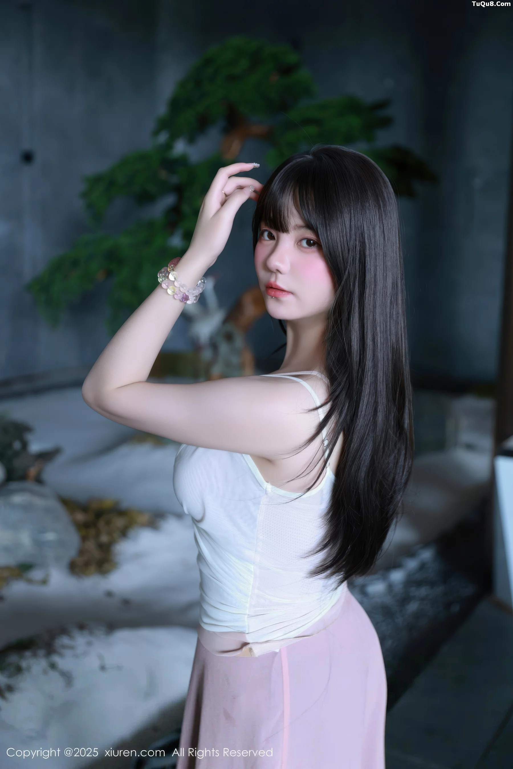 模特软情性感低胸紫色长裙露粉色内衣秀曼妙身姿迷人诱惑写真86P-第1章-图片1