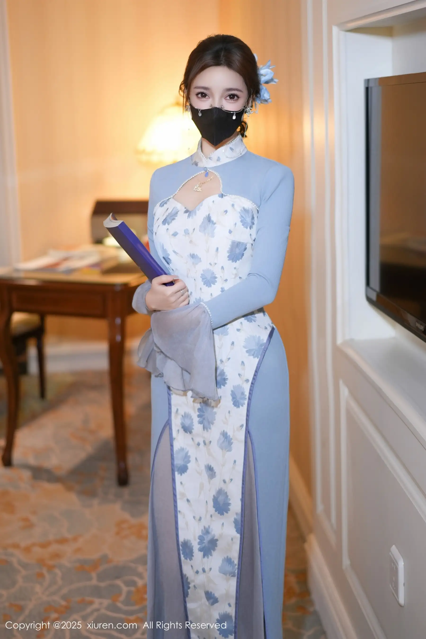 模特Twins-桃桃性感蓝色连衣裙露白色内衣秀曼妙身姿诱惑写真80P-第1章-图片1