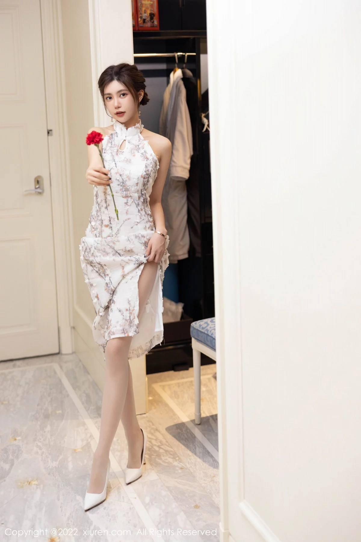 女神绮里嘉ula心愿旅拍性感图案旗袍配开档白丝撩人诱惑写真97P-第1章-图片3