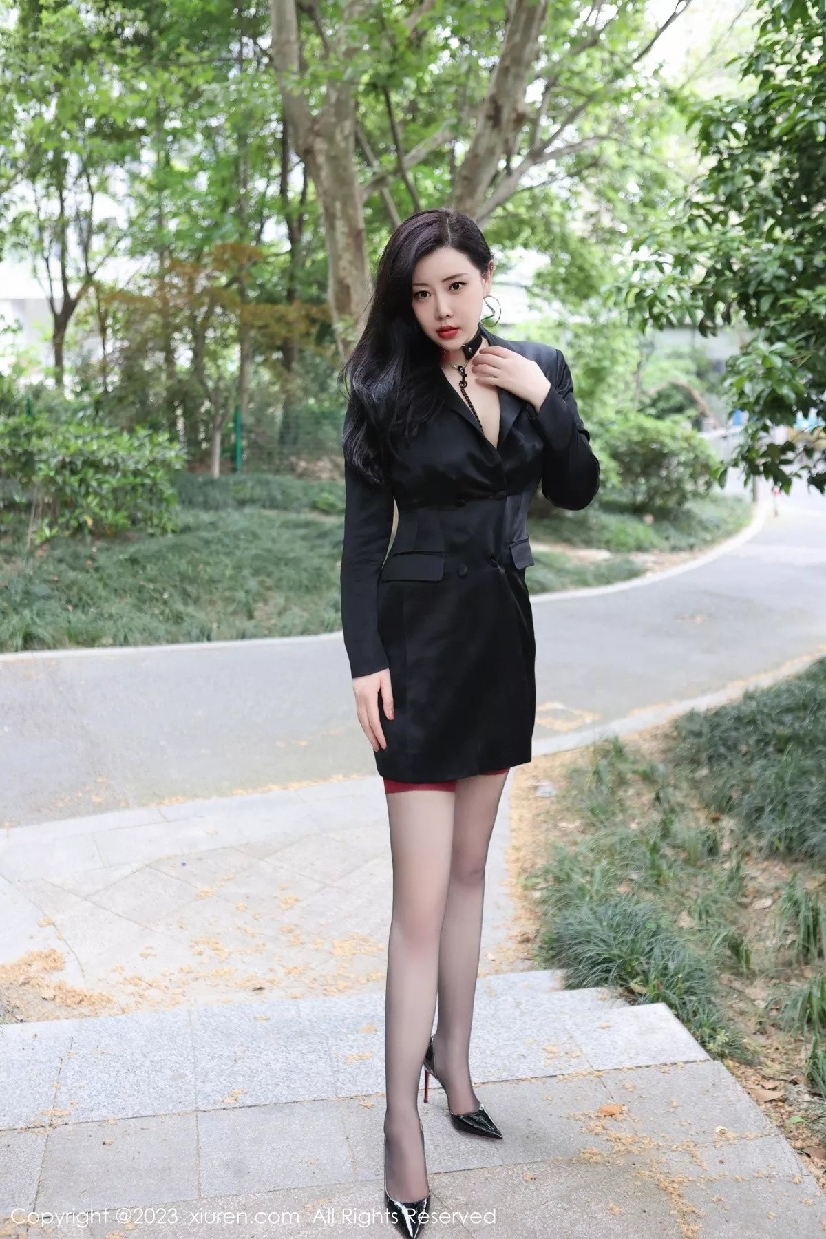 模特王婉悠Queen户外脱黑色外衣露情趣服秀豪乳遮点诱惑写真83P-第1章-图片2