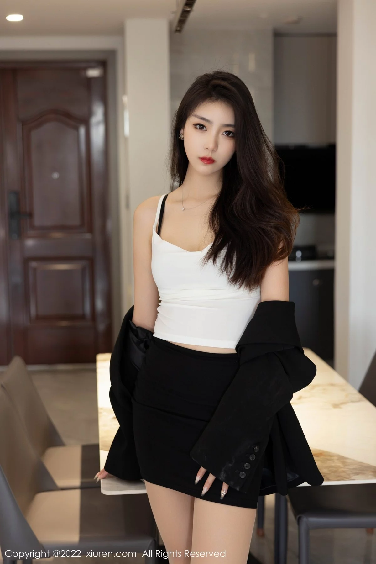 模特可乐Vicky性感白T配黑短裙露超薄肉丝秀翘臀美腿诱惑写真63P-第1章-图片2