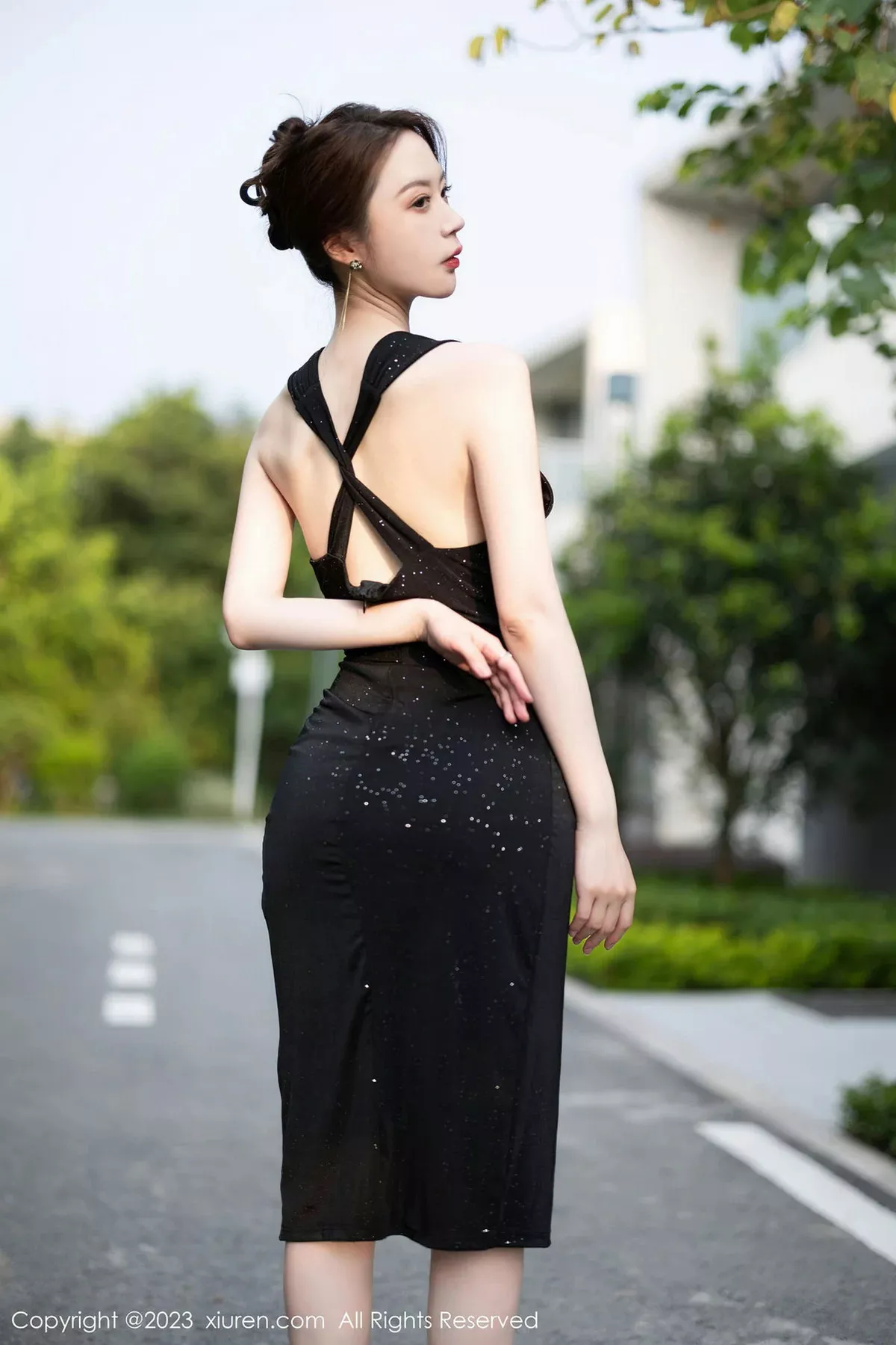 模特梦心玥脱黑色长裙露性感白色比基尼服秀曼妙身姿诱惑写真85P-第1章-图片3