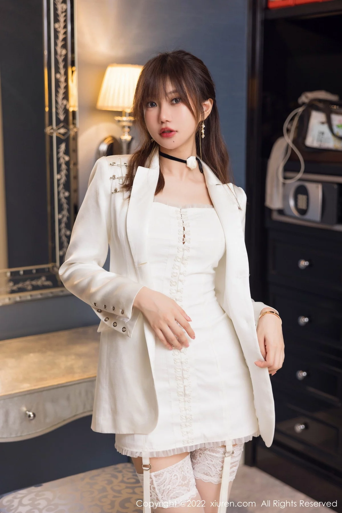 女神绮里嘉ula白色吊带短裙配白色蕾丝袜秀婀娜身段诱惑写真71P-第1章-图片2
