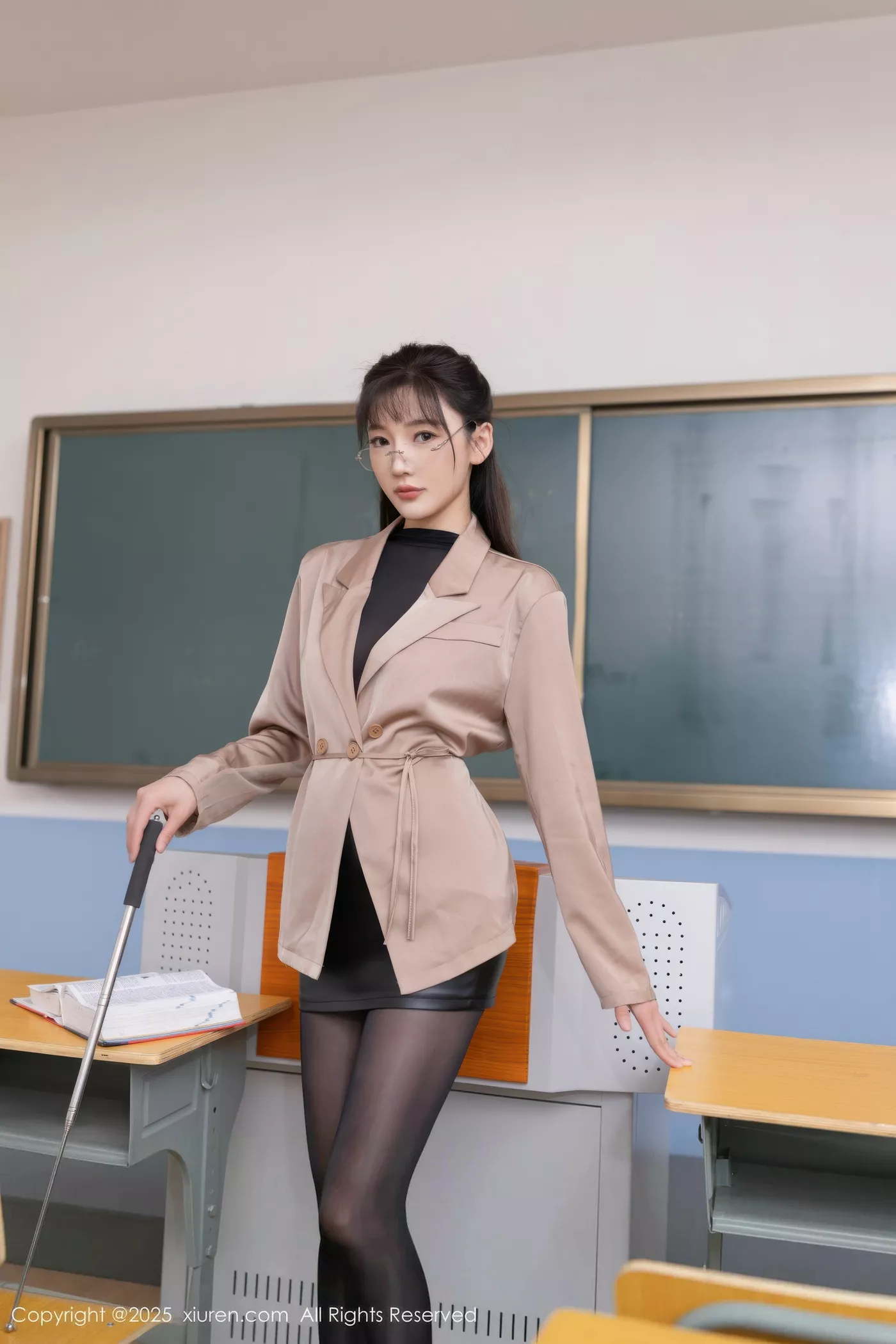 模特陆萱萱场景拍摄性感黑色连体丝袜秀翘臀美腿撩人诱惑写真80P-第1章-图片2