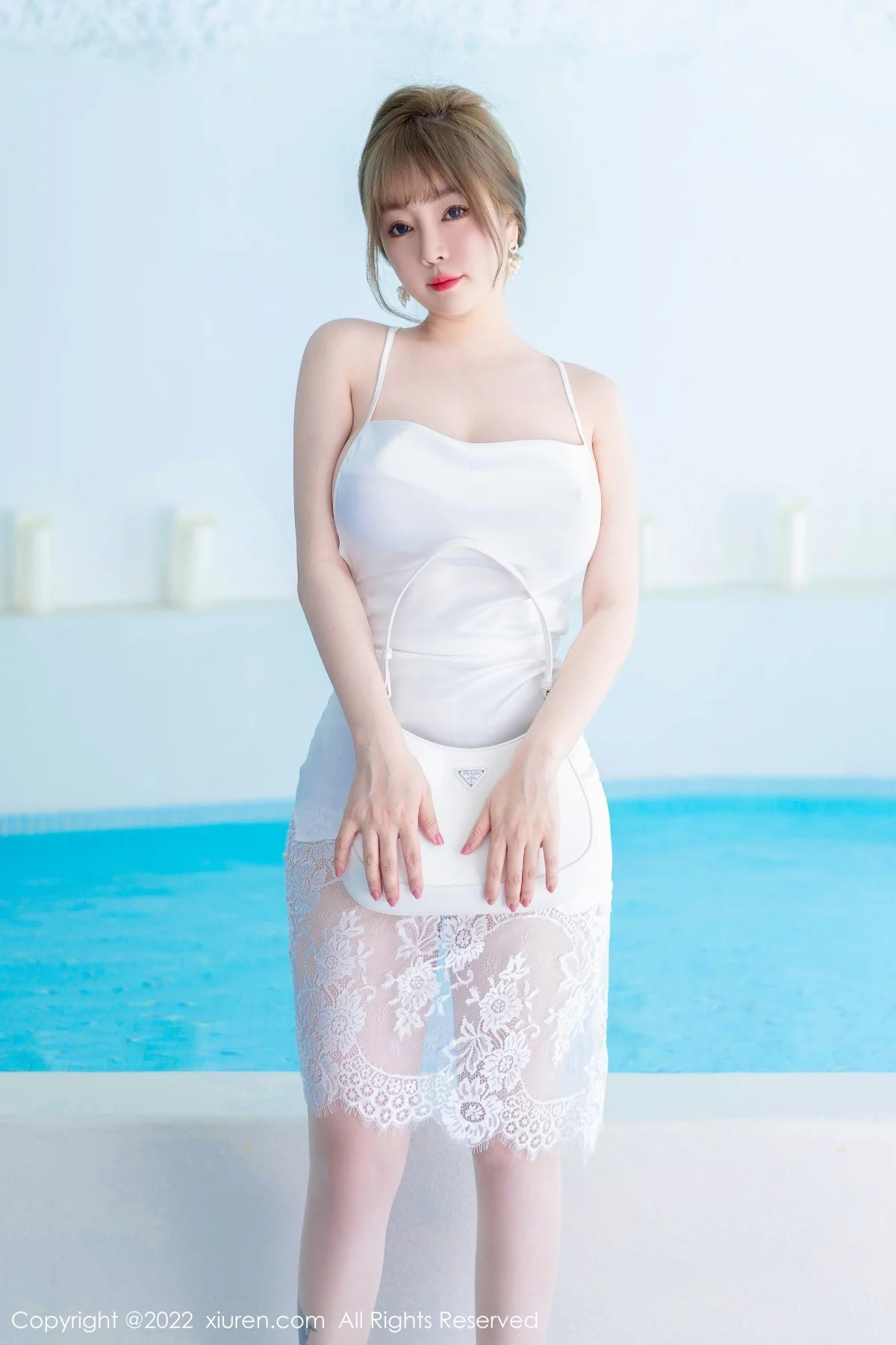 女神王雨纯大理旅拍性感白色吊带短裙配无内白丝惹火诱惑写真54P-第1章-图片2