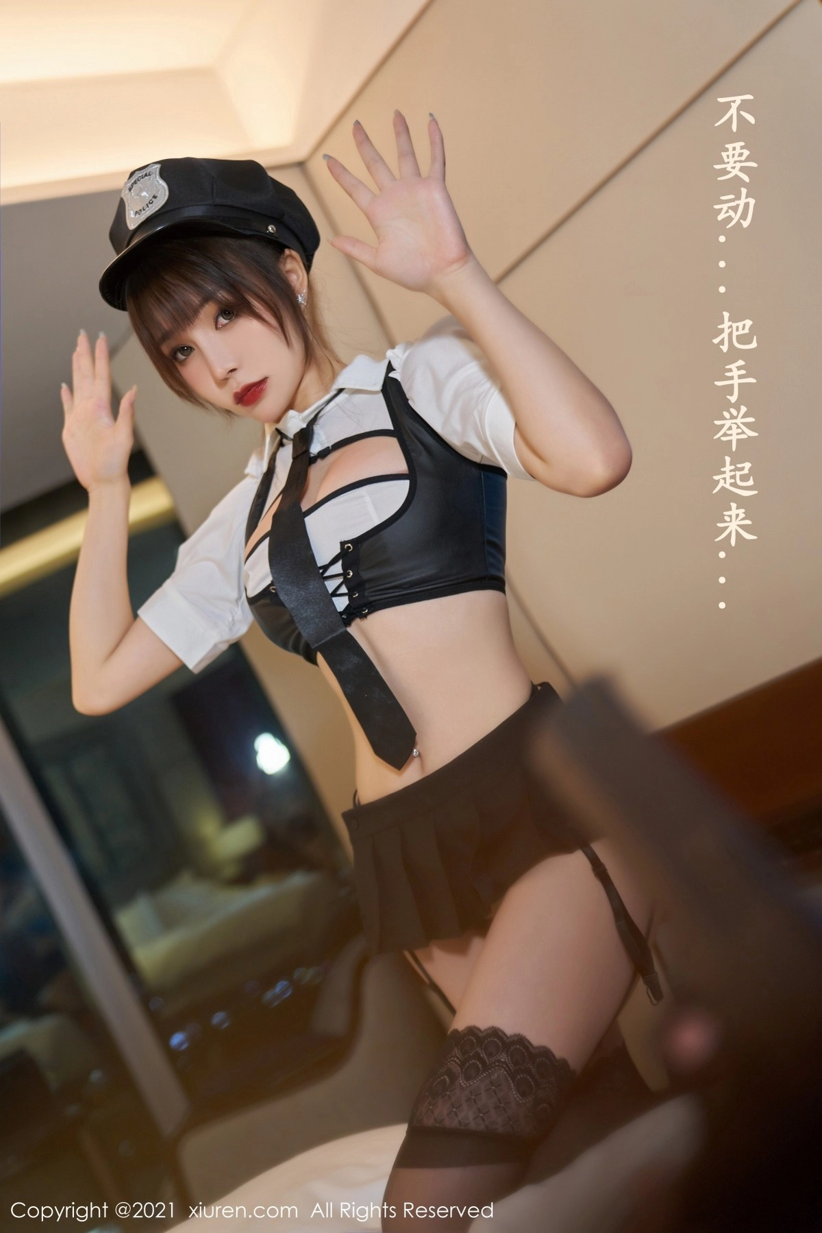 女神芝芝Booty情趣警花制服主题丁字裤配黑丝裤袜惹火诱惑写真70P-第1章-图片2
