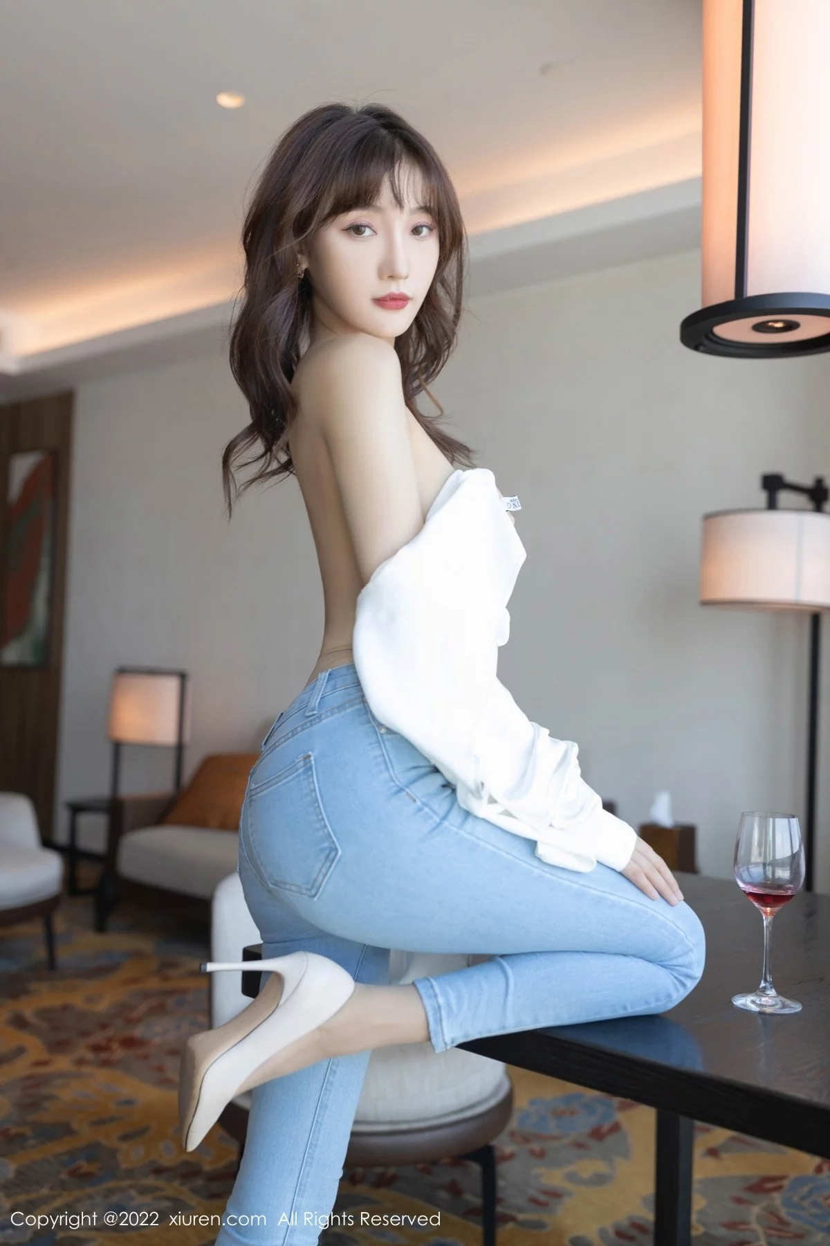 模特陆萱萱简约白T配牛仔裤半脱露开档肉丝撩人姿势诱惑写真89P-第1章-图片3