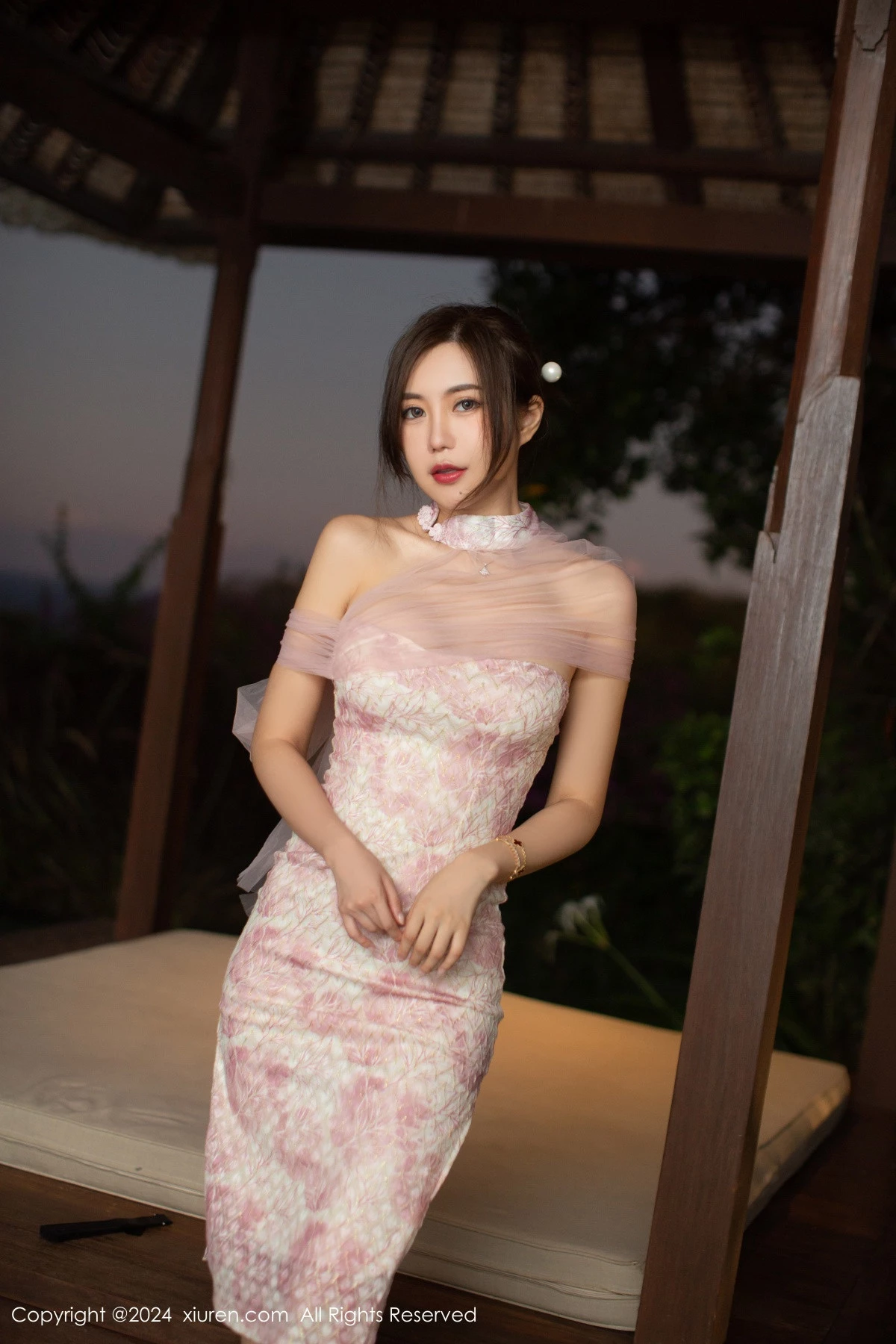 女神绮里嘉ula性感粉色情趣旗袍配超薄肉丝秀完美身材诱惑写真67P-第1章-图片3