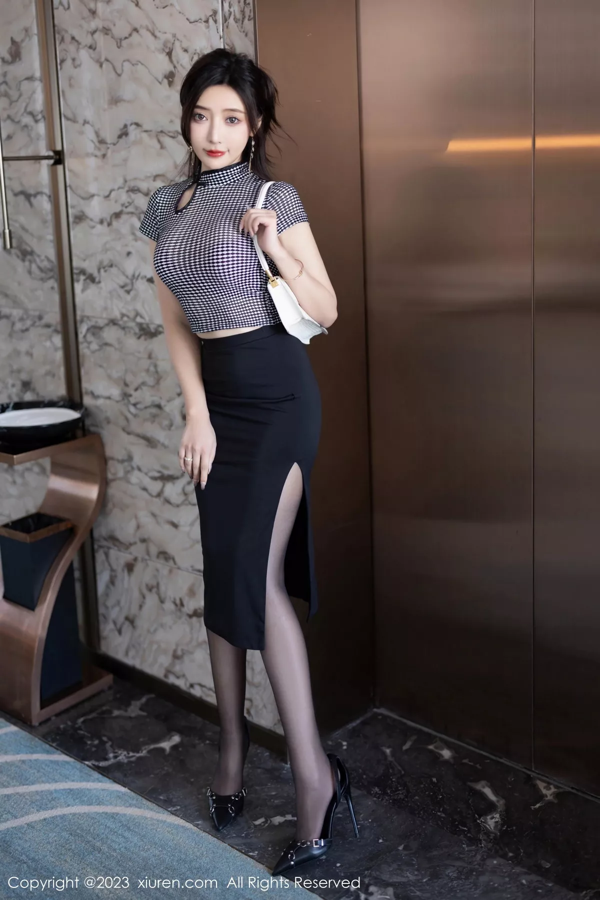 女神王馨瑶yanni性感玫红色内衣配超薄无内黑丝惹火诱惑写真81P-第1章-图片1