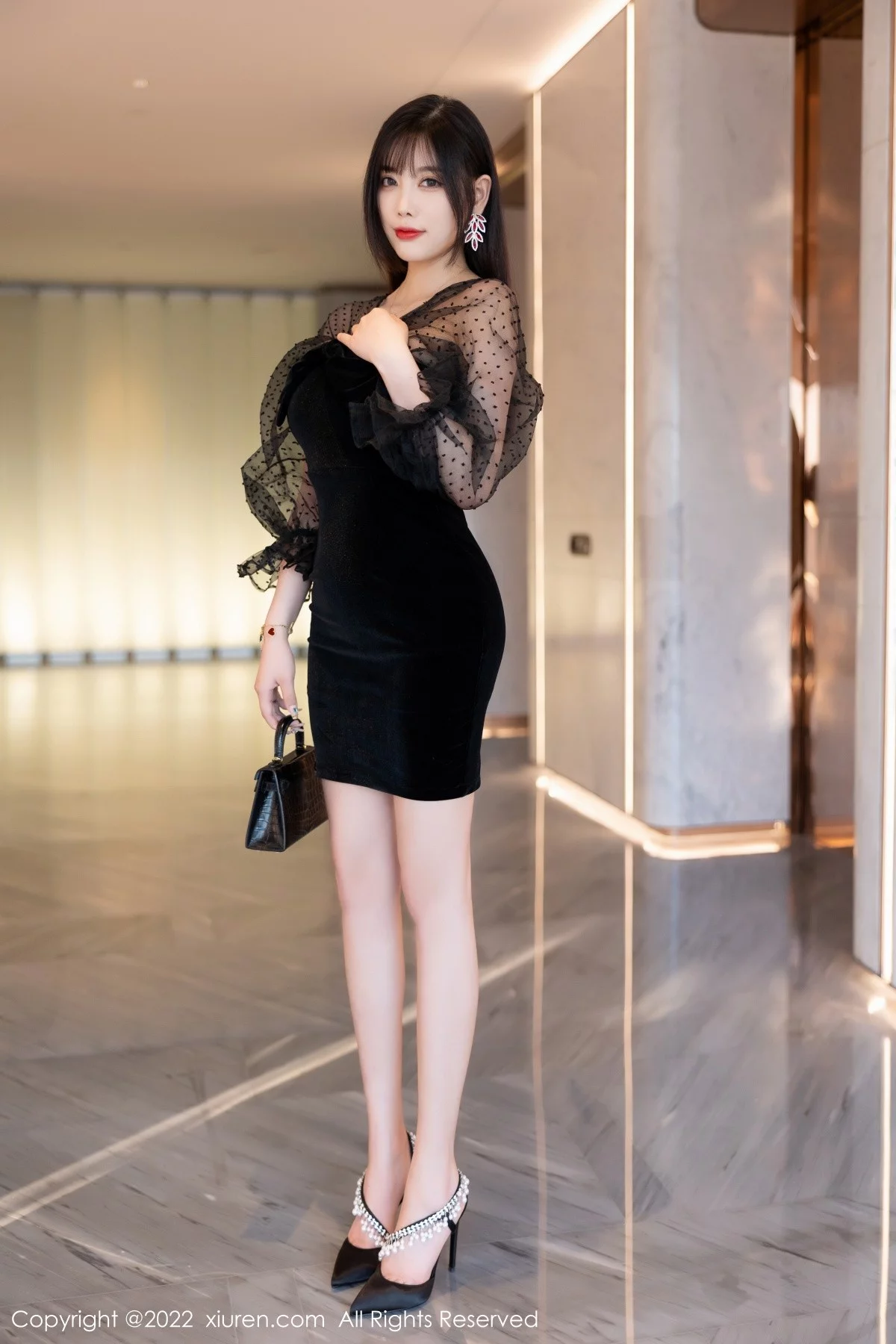 女神杨晨晨Yome脱黑色轻透连衣裙露红色蕾丝内衣惹火诱惑写真84P-第1章-图片2