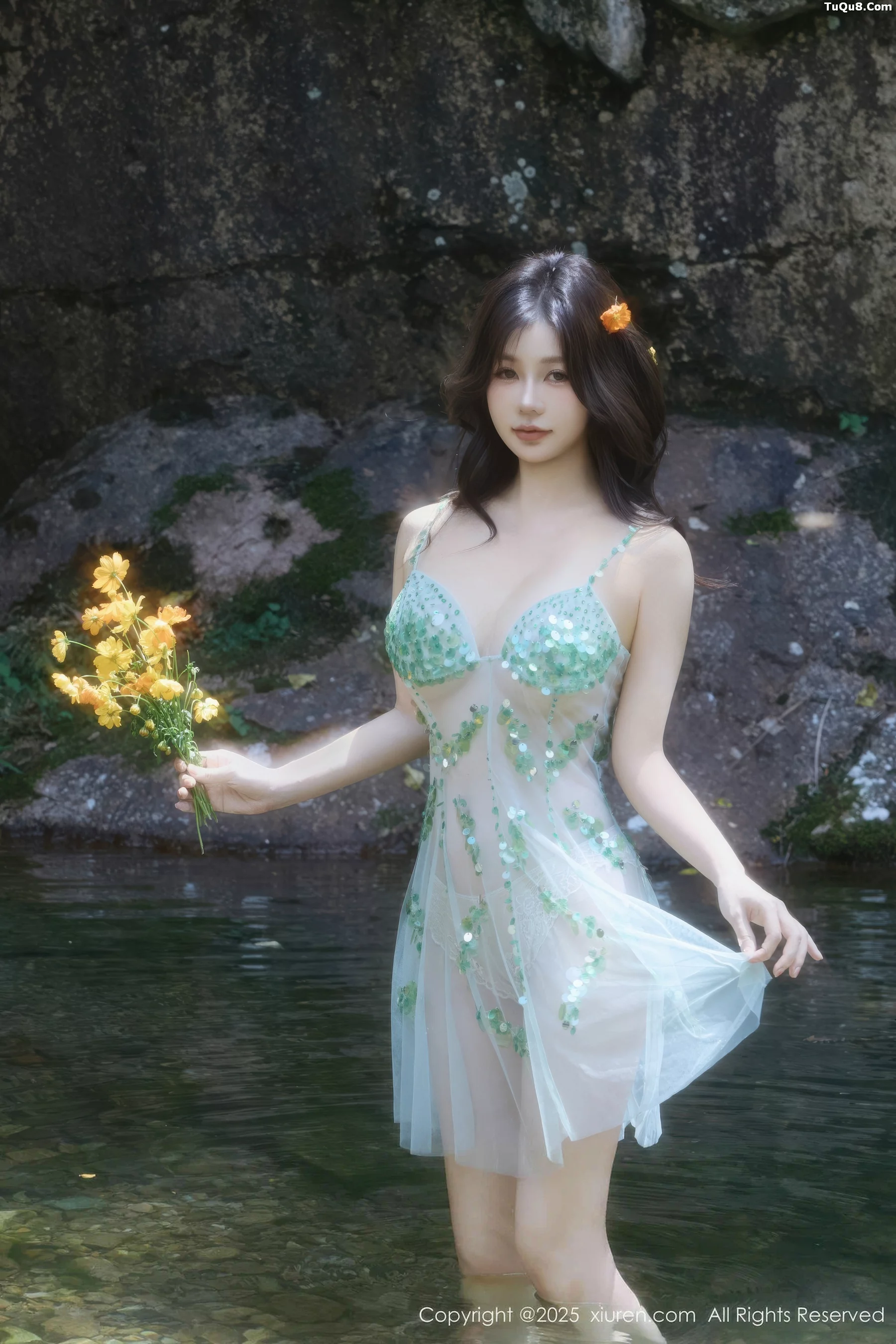模特尹甜甜户外小溪性感薄纱亮片裙湿身秀丰腴身材惹火诱惑写真60P-第1章-图片4