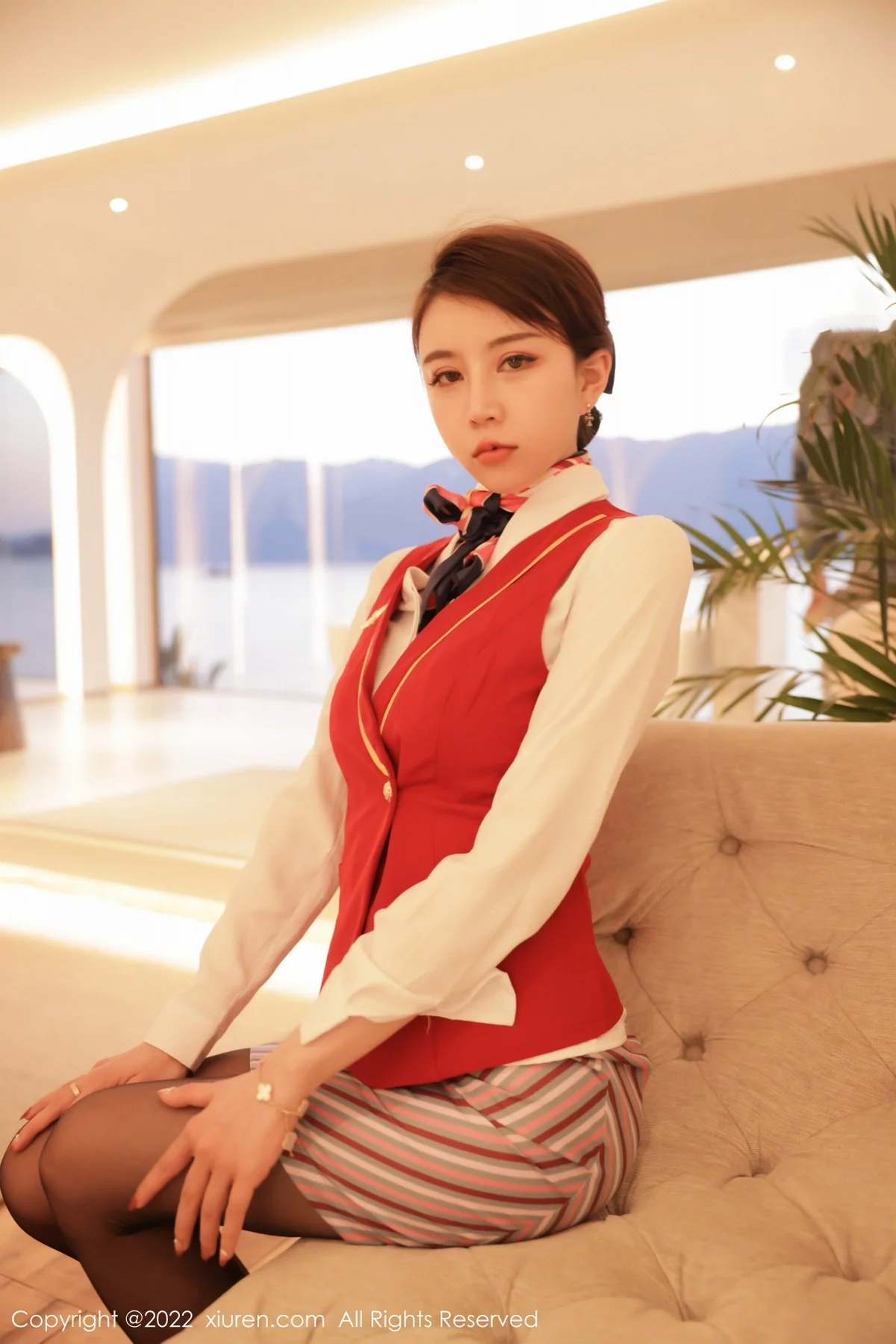 模特tina_甜仔大理旅拍脱空姐制服露蕾丝内衣开档黑丝诱惑写真59P-第1章-图片1