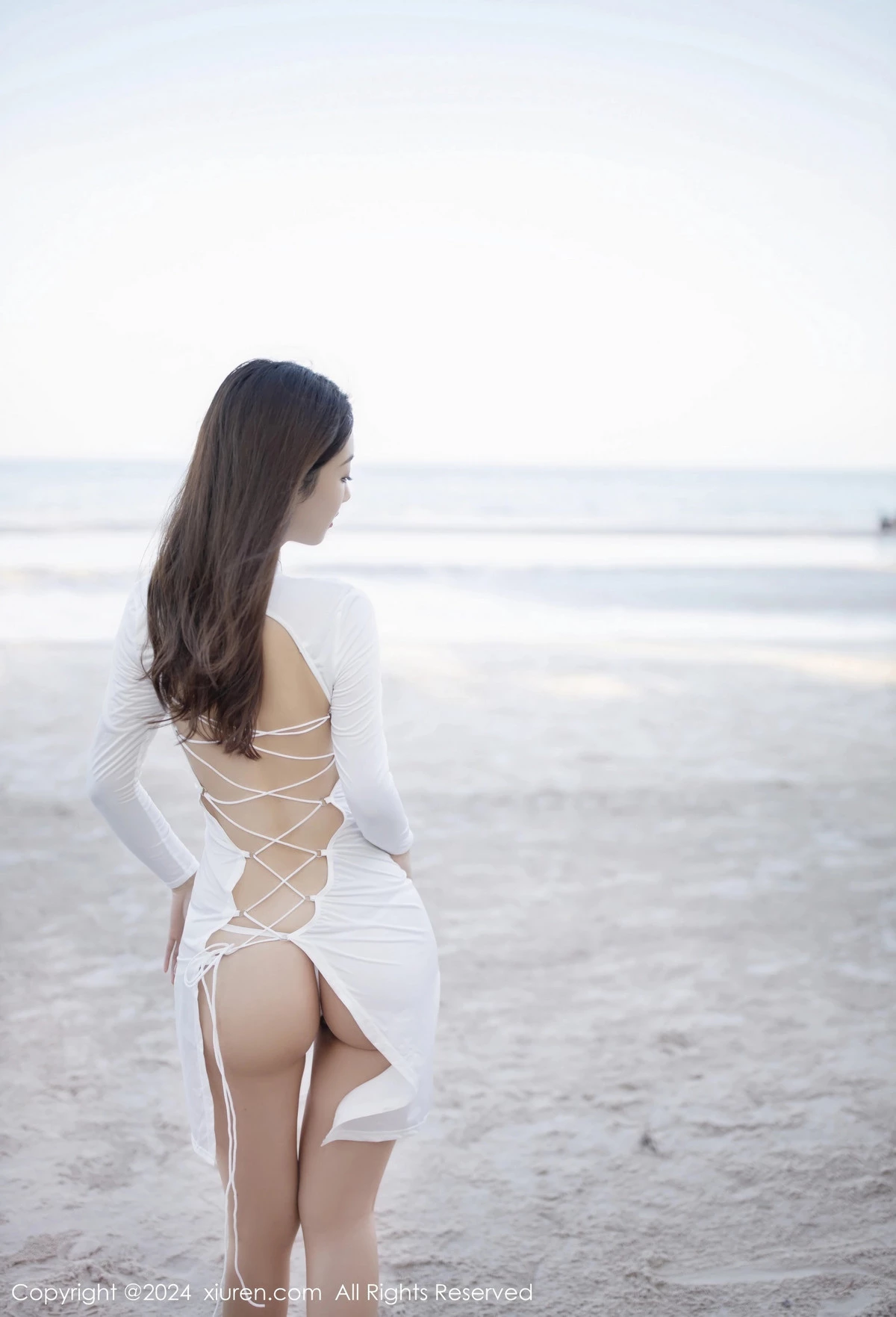模特唐安琪沙滩场景性感白色连衣短裙配白丝吊袜完美诱惑写真79P-第1章-图片2