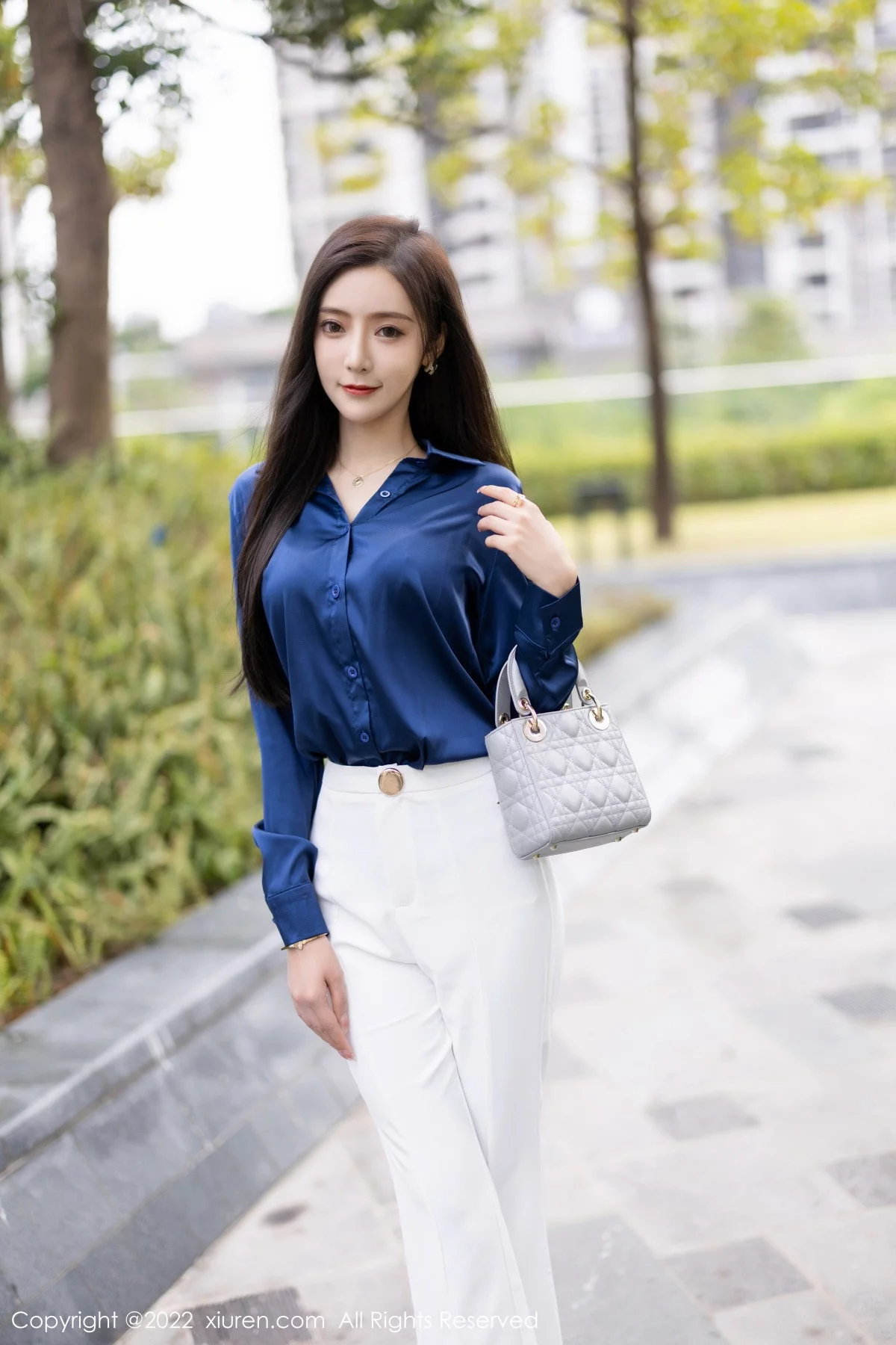 女神王馨瑶yanni蓝色上衣配白长裤半脱露性感内衣迷人诱惑写真90P-第1章-图片1