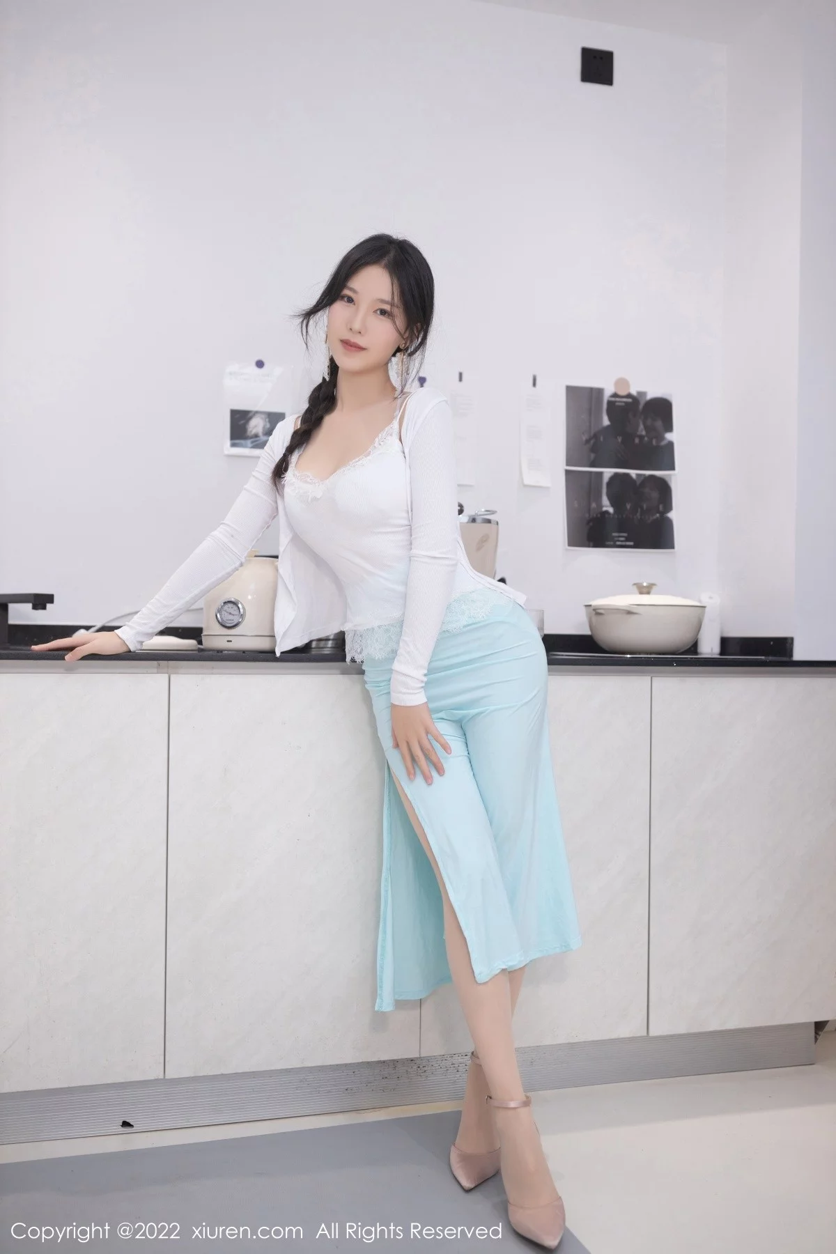 模特利世人妻拍摄主题白色服饰配天蓝色短裙原色丝袜诱惑写真79P-第1章-图片2